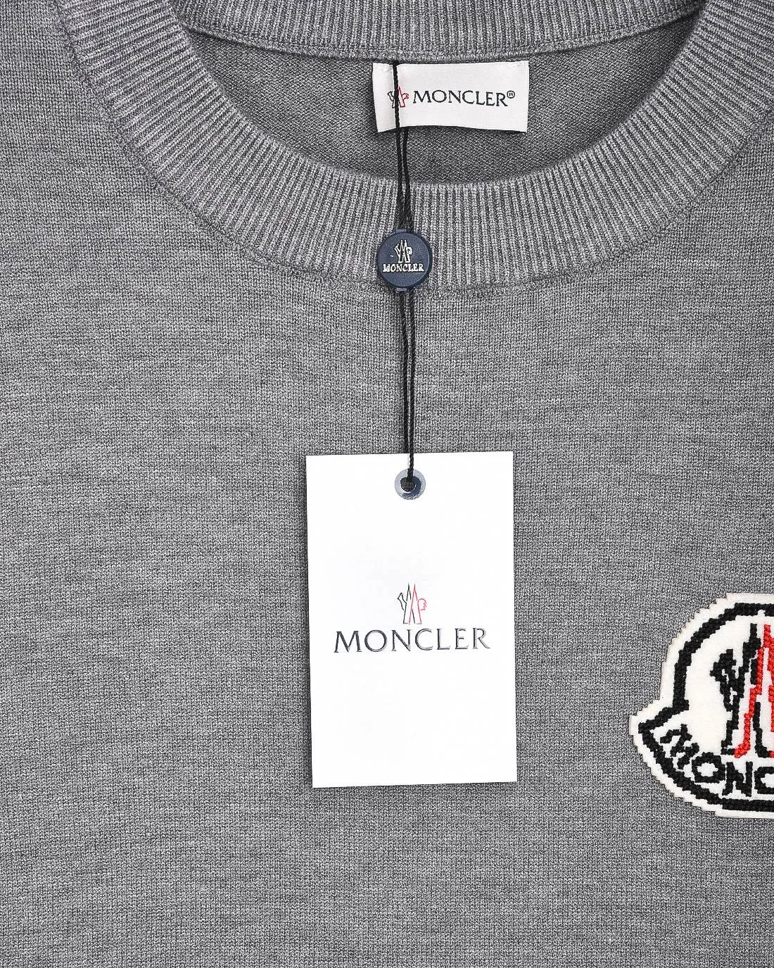 P236 Moncler/muzzle 25Fw classic chest Logo letter badge logo casual knitted pullover sweater 2025FW official website new original fabric official same style Selected sweater customization Imported wool fabric High-end version, counter custom fabric High breathability and comfort, exquisite workmanship, impeccable detail processing, ✅ custom logo engraved buttons, three labels complete. Brand element design concept reflects high quality. It feels delicate and soft! Presenting a casual cut, the upper body shape is great 🐍 Color; black, white and gray Size: M-XXXL