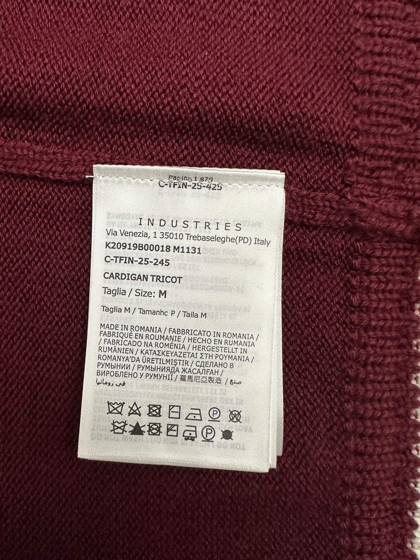 P640 💰 Moncler Men's embroidered monogram wool cardigan M embroidered college-style cardigan is inspired by college-style baseball uniforms. The main color is Bordeaux red with off-white striped ribbing on the cuffs and hem. There is a three-dimensional "M" letter embroidery on the left chest. The overall style is a retro campus feel.  The detailed logo buttons are engraved with the Moncler brand, and the embroidered letters are terry embroidered. The material is 100% wool jersey (7-needle process). It is a medium-thick item. It has button closure + V-neck + patch pocket design. It has a balance of warmth and practicality. It belongs to the Moncler men's casual knitting series. The style is suitable for layering shirts and T-shirts.  Size: S, M, L, XL,
