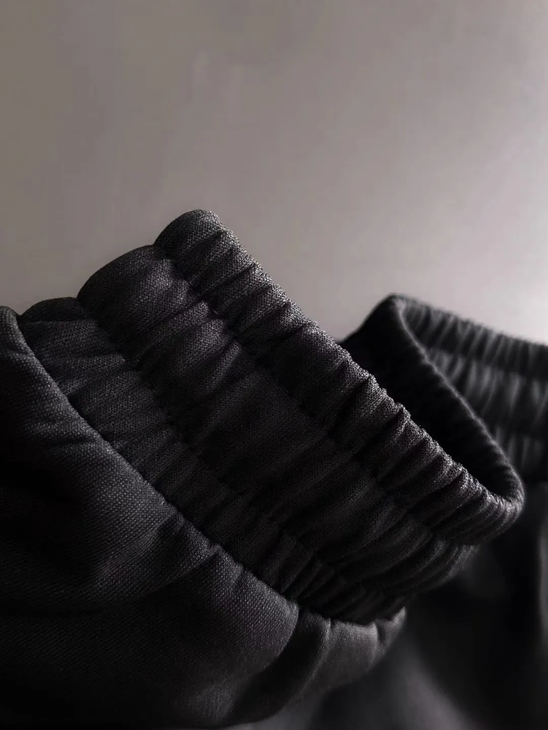 Shipped in 2-3 days P360 MONCLER/Mongolian Exclusive first release of 25ss autumn and winter new high-quality trousers Compare real-life details at will A perfect choice for autumn and winter, a must-have item. Sizes: M to 3XL (please state your height and weight when placing an order)