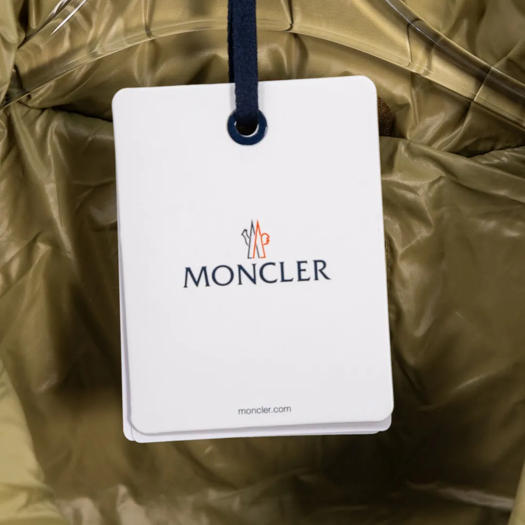 P900 top version (different currency) Style: Moncler Moncler Mengkou 25 new Tripiti down jacket (all made of national standard 90 goose down, sizes are all authentic digital sizes) Color: picture color Size: 1-2-3-4-5 Fabric: 90 goose down Accessories: full set of customized accessories No gender distinction, same style for men and women