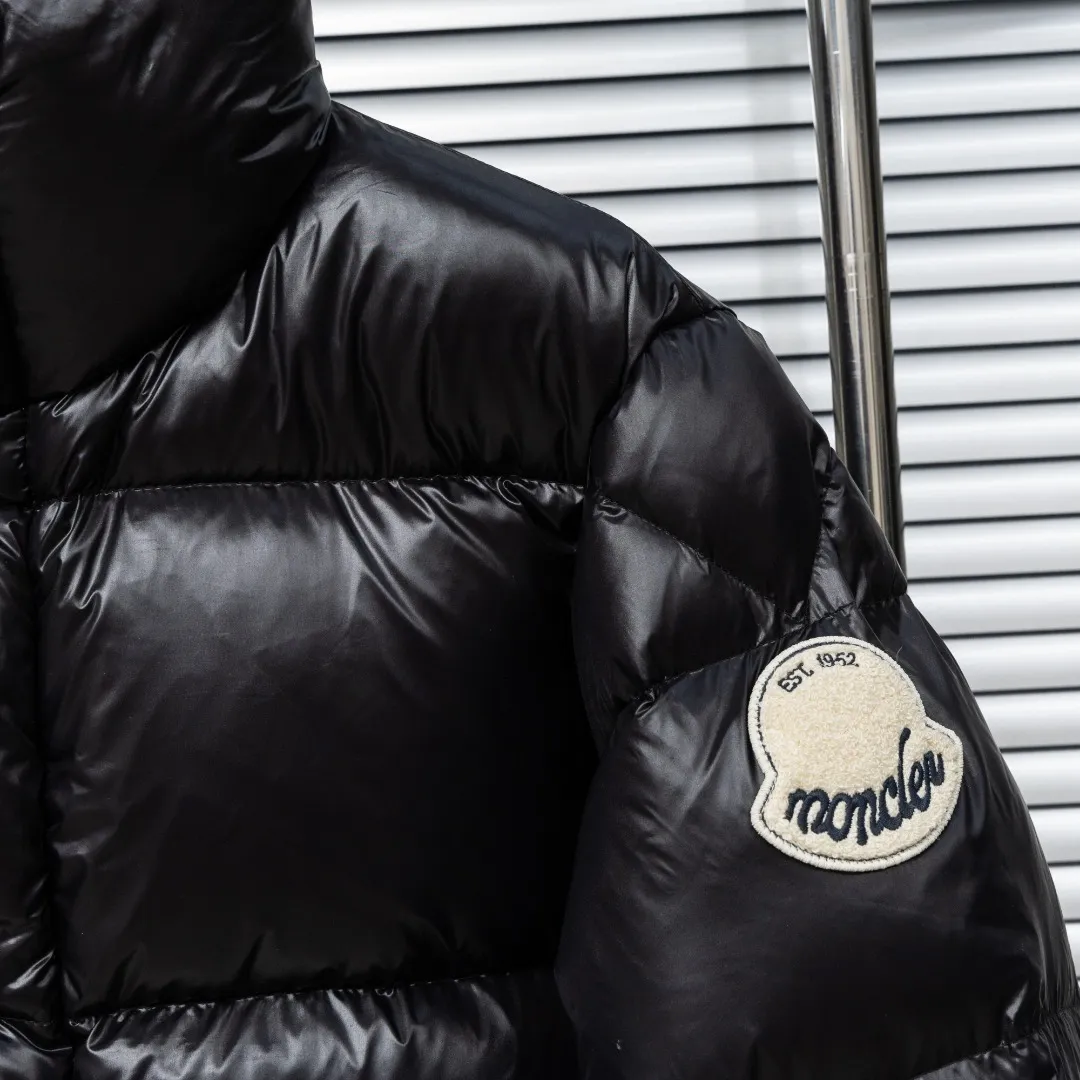 P900 top version (different currency) Style: Moncler Moncler Mengkou 25 new Tripiti down jacket (all made of national standard 90 goose down, sizes are all authentic digital sizes) Color: picture color Size: 1-2-3-4-5 Fabric: 90 goose down Accessories: full set of customized accessories No gender distinction, same style for men and women
