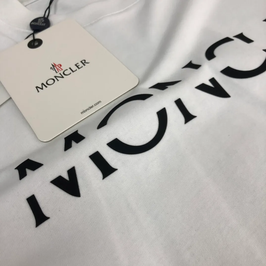 P150 Moncler 2025 new men's round neck short-sleeved couple's T-shirt, new spring and summer product, high quality 🔥🔥Fashionable and versatile, customized imported fabrics, comfortable to wear, breathable, fashionable without losing personality, casual and casual upper body, handsome and stylish, showing the temperament of a big brand. All three standards are complete! ! Color: Black White Gray Royal Blue Size: S-XL (loose fit)