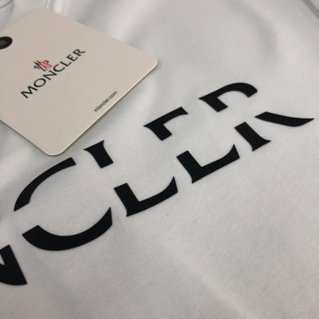 P150 Moncler 2025 new men's round neck short-sleeved couple's T-shirt, new spring and summer product, high quality 🔥🔥Fashionable and versatile, customized imported fabrics, comfortable to wear, breathable, fashionable without losing personality, casual and casual upper body, handsome and stylish, showing the temperament of a big brand. All three standards are complete! ! Color: Black White Gray Royal Blue Size: S-XL (loose fit)
