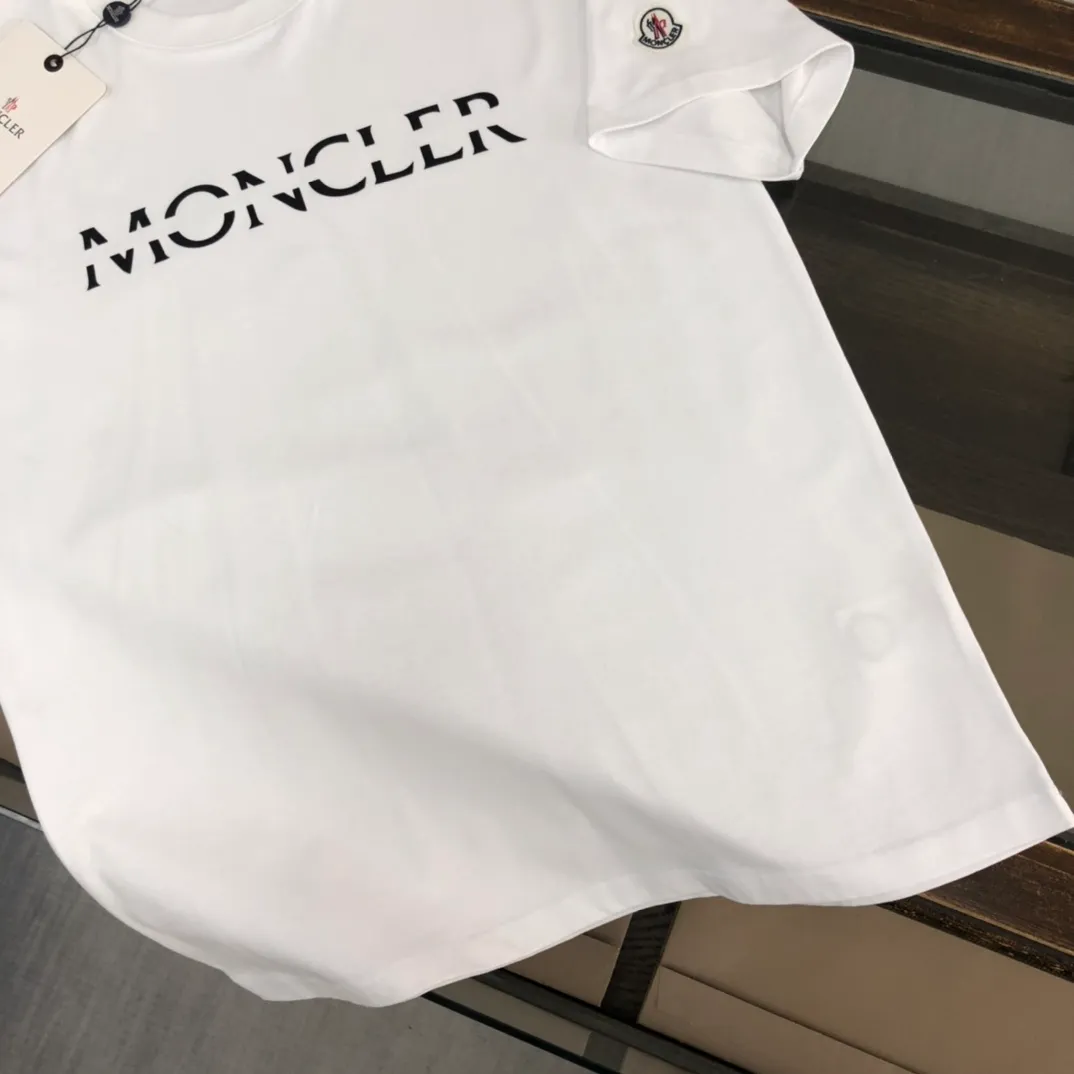P150 Moncler 2025 new men's round neck short-sleeved couple's T-shirt, new spring and summer product, high quality 🔥🔥Fashionable and versatile, customized imported fabrics, comfortable to wear, breathable, fashionable without losing personality, casual and casual upper body, handsome and stylish, showing the temperament of a big brand. All three standards are complete! ! Color: Black White Gray Royal Blue Size: S-XL (loose fit)