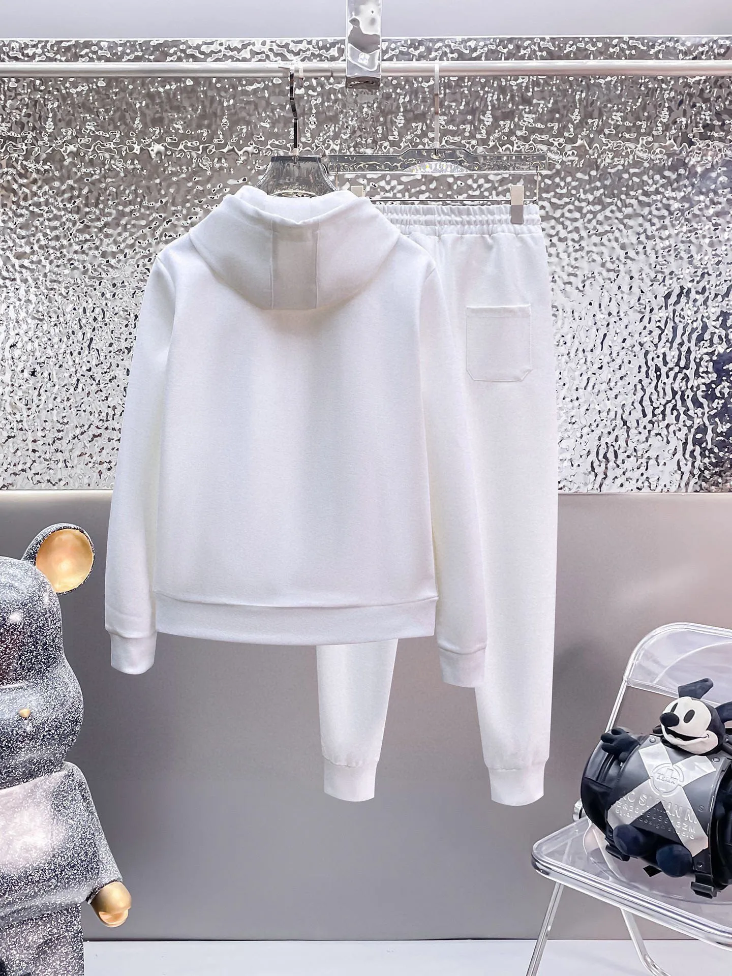 P400 💰【MONCLER】(Gospel for Fatty) hot-selling suit is coming. Focus on the original version of the official website. 2025 new hot-selling cardigan and sweatshirt suit. The original order is the best. 🇭🇰The meticulous work of top designers. Just for a fitting and perfect upper body effect. All-natural high-quality Roman cotton 100%, close-fitting comfort, noble and elegant! Original hardware embodies elegance and nobility! Counter size: M-5XL (maximum wear up to 220 pounds)