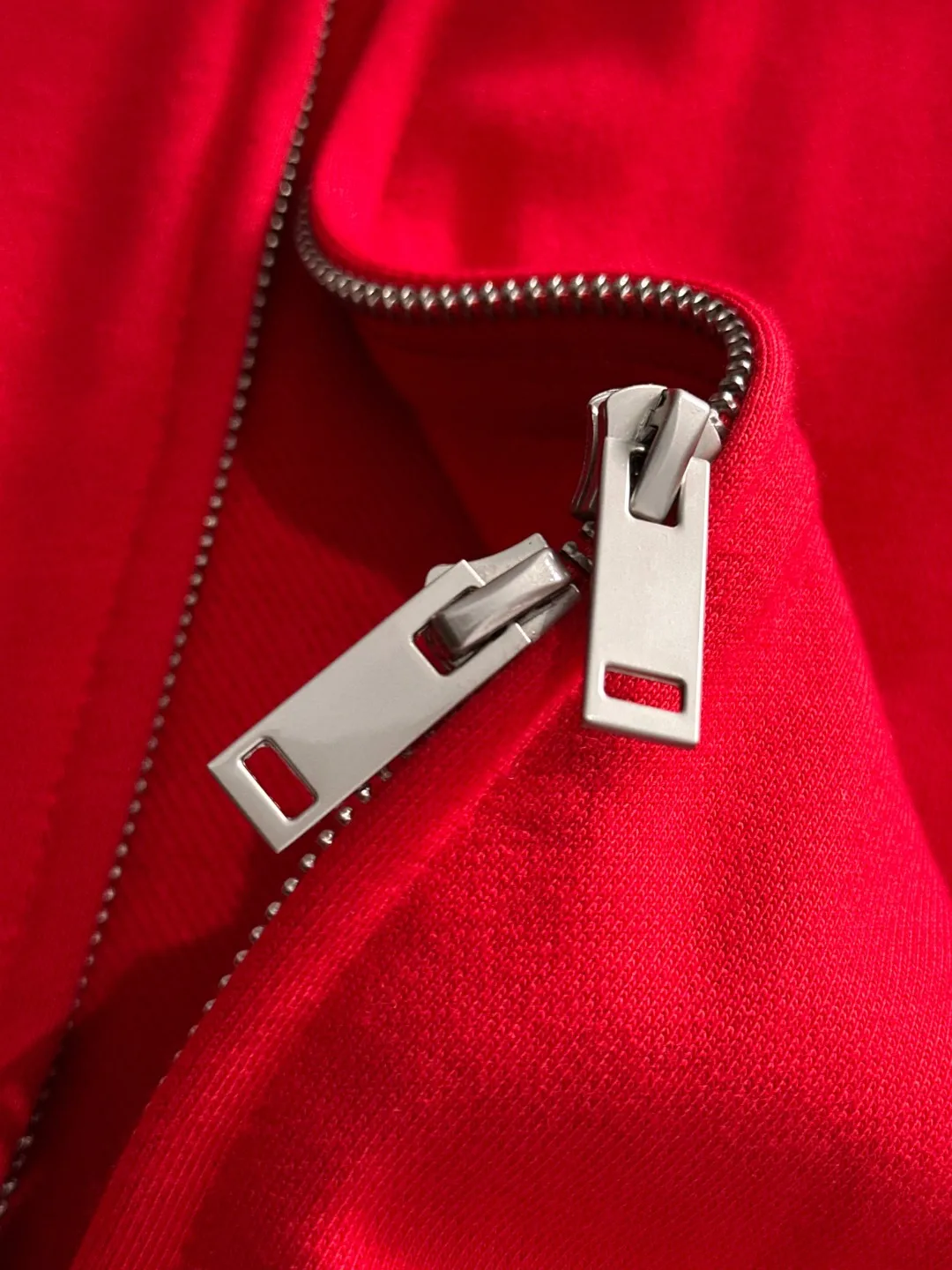 Next day delivery P460 High quality MONCLER/muzzle Exclusive debut of 25ss new autumn and winter lapel double zipper hooded sweatshirt jacket Many stars have the same style. Craftsmanship that ordinary small workshops cannot copy. We are not afraid of any challenges in terms of materials, detail restoration and craftsmanship, just to provide you with wonderful products. Compare the top original versions at will. No expense is spared just to do better. Unique imported fabric feel. Purely imported German machine production. Precision operation and thousands of needle density. A full set of new accessories with three standards can be customized at the same time. The upper body is versatile and fashionable. The perfect choice for autumn and winter. The must-have item. Size chart: S to XXL (or state your height and weight when placing an order)