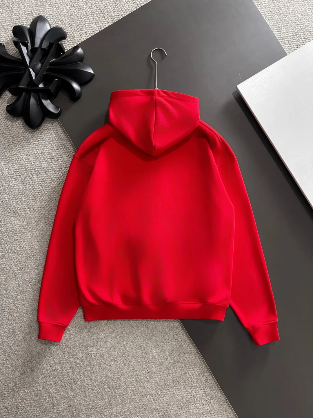 Next day delivery P460 High quality MONCLER/muzzle Exclusive debut of 25ss new autumn and winter lapel double zipper hooded sweatshirt jacket Many stars have the same style. Craftsmanship that ordinary small workshops cannot copy. We are not afraid of any challenges in terms of materials, detail restoration and craftsmanship, just to provide you with wonderful products. Compare the top original versions at will. No expense is spared just to do better. Unique imported fabric feel. Purely imported German machine production. Precision operation and thousands of needle density. A full set of new accessories with three standards can be customized at the same time. The upper body is versatile and fashionable. The perfect choice for autumn and winter. The must-have item. Size chart: S to XXL (or state your height and weight when placing an order)