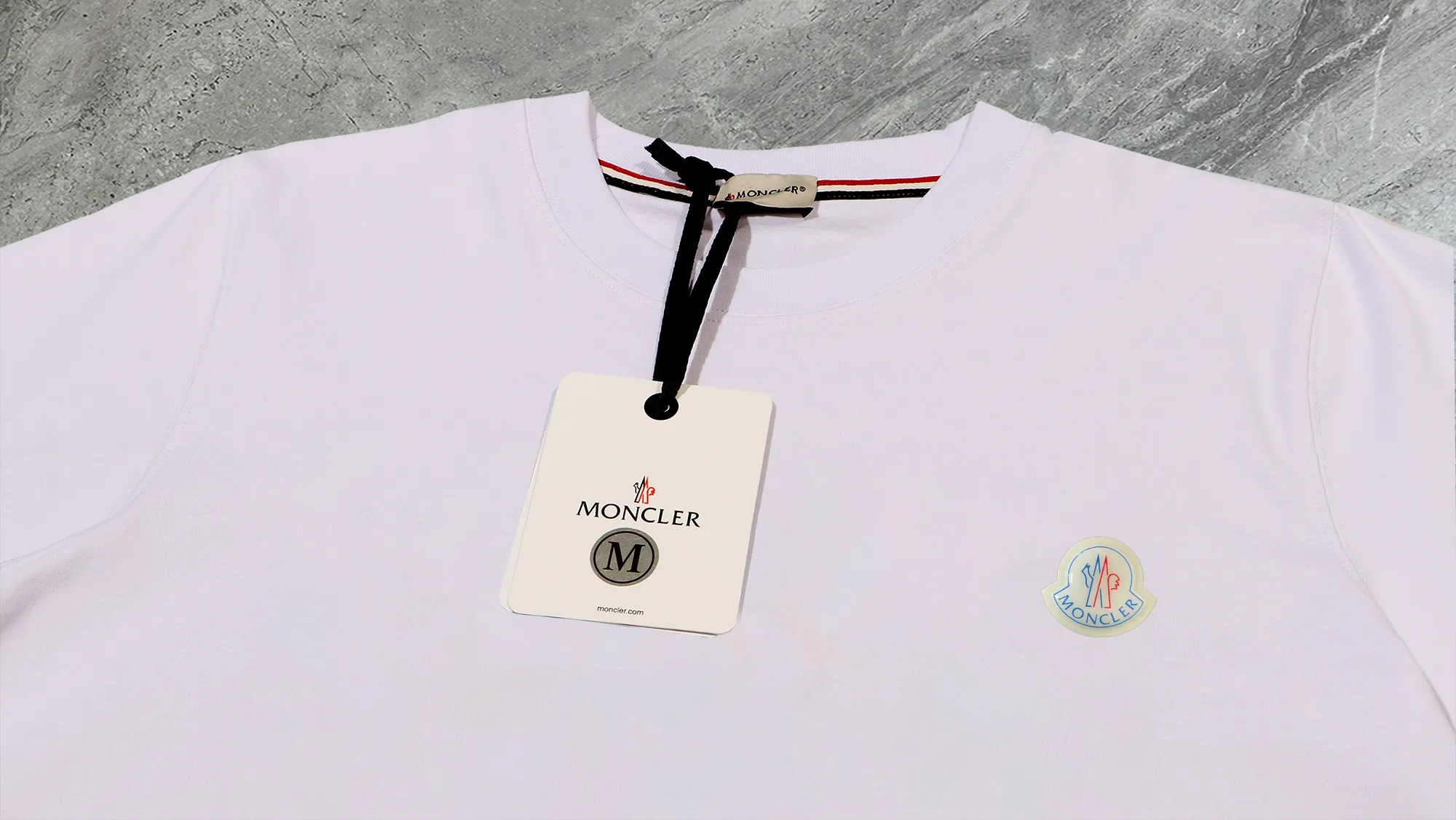 P210 High-version sweatshirt) [Long-term stock] 〖𝐌𝐎𝐍𝐂𝐋𝐄𝐑~Mask〗 Made of 440g heavy-weight fabric. It is different from the market currency. It can be matched with any variety and is properly handsome. 😎The whole dress is made of double waistcoats. The double waistcoats make the whole dress more three-dimensional. Not ordinary factories can do such fine work. 2025 Spring catwalk version of the T stage, on sale at the counter, exquisitely printed round neck terry sweatshirt, high-end double-ply cotton, custom-made stretch ribs, dyed in the same vat, complete with three standards, matched with digital printing patterns and very breathable, same style for men and women, color: black, white, apricot, size: S M L XL 2XL