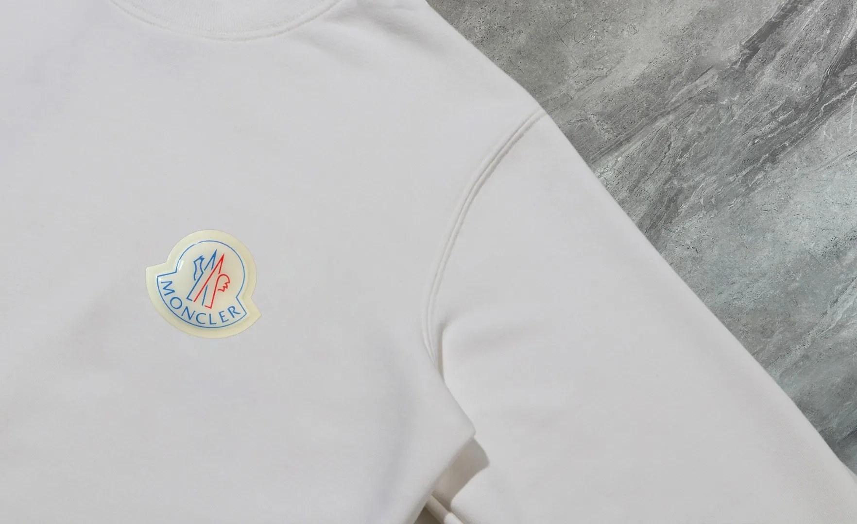 P210 High-version sweatshirt) [Long-term stock] 〖𝐌𝐎𝐍𝐂𝐋𝐄𝐑~Mask〗 Made of 440g heavy-weight fabric. It is different from the market currency. It can be matched with any variety and is properly handsome. 😎The whole dress is made of double waistcoats. The double waistcoats make the whole dress more three-dimensional. Not ordinary factories can do such fine work. 2025 Spring catwalk version of the T stage, on sale at the counter, exquisitely printed round neck terry sweatshirt, high-end double-ply cotton, custom-made stretch ribs, dyed in the same vat, complete with three standards, matched with digital printing patterns and very breathable, same style for men and women, color: black, white, apricot, size: S M L XL 2XL