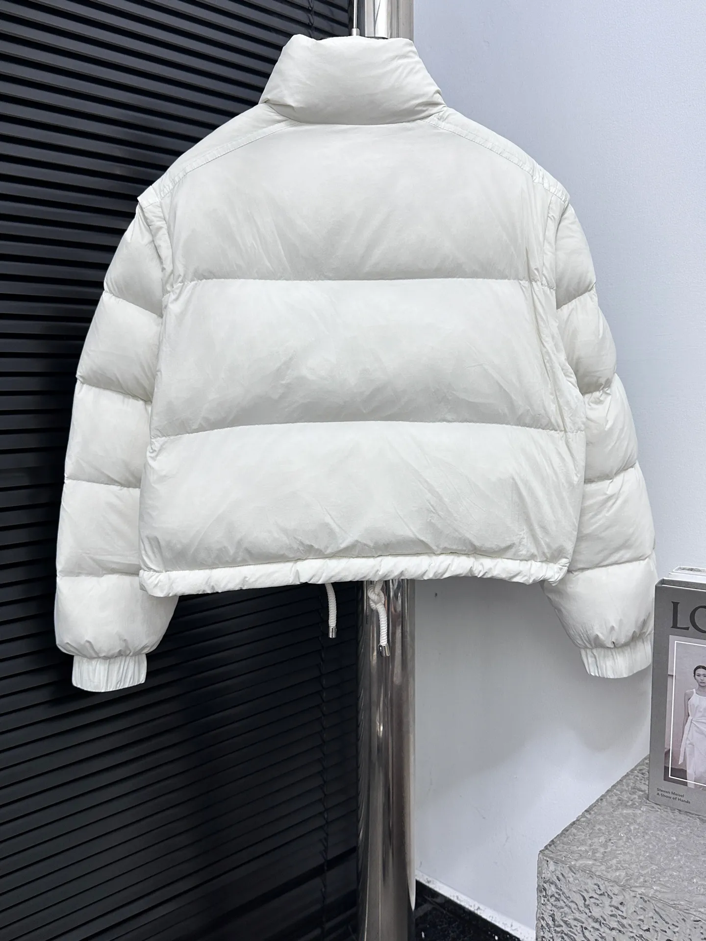 ￼ P900 [moncler] Meng Mouth Autumn and Winter New Style 🉑️ Disassembled Down Jacket Original custom-made hardware accessories are all imported and original customization Welcome to compare Absolutely high quality Use top-grade 90 white goose down Super soft Filled with fluffy and full feathers Super heavy-duty Fabric workmanship and perfect version Note that the fabric is super comfortable Exclusive model Non-market goods Color; White Khaki Size: 1234