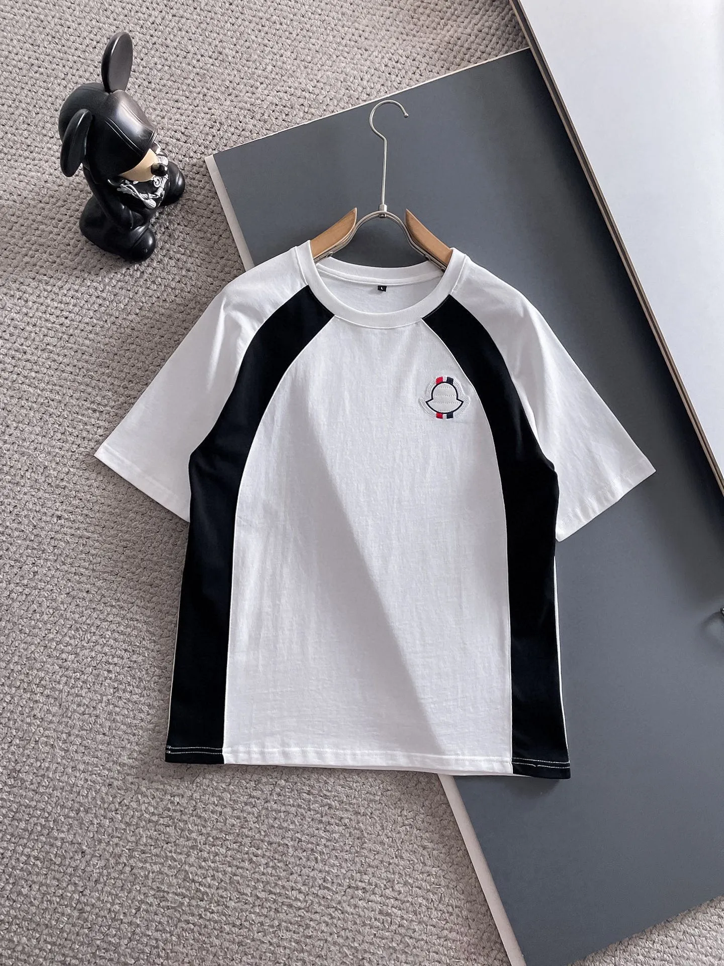 P570 Brand [MONCLER Mouth Covered] 2025 round neck short-sleeved shorts suit. The pure cotton fabric upper body will not be stuffy, the smooth and comfortable skin-friendly effect is more breathable, the fabric has its own texture, classic logo technology, a new interpretation from a unique angle, fashionable and versatile choice! Size: M-3XL (maximum wear: 190 pounds)