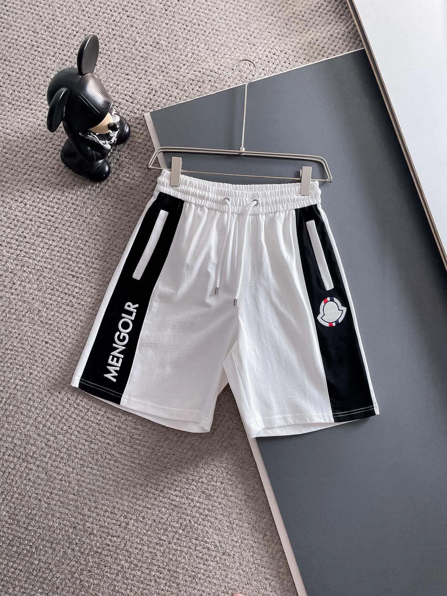P570 Brand [MONCLER Mouth Covered] 2025 round neck short-sleeved shorts suit. The pure cotton fabric upper body will not be stuffy, the smooth and comfortable skin-friendly effect is more breathable, the fabric has its own texture, classic logo technology, a new interpretation from a unique angle, fashionable and versatile choice! Size: M-3XL (maximum wear: 190 pounds)