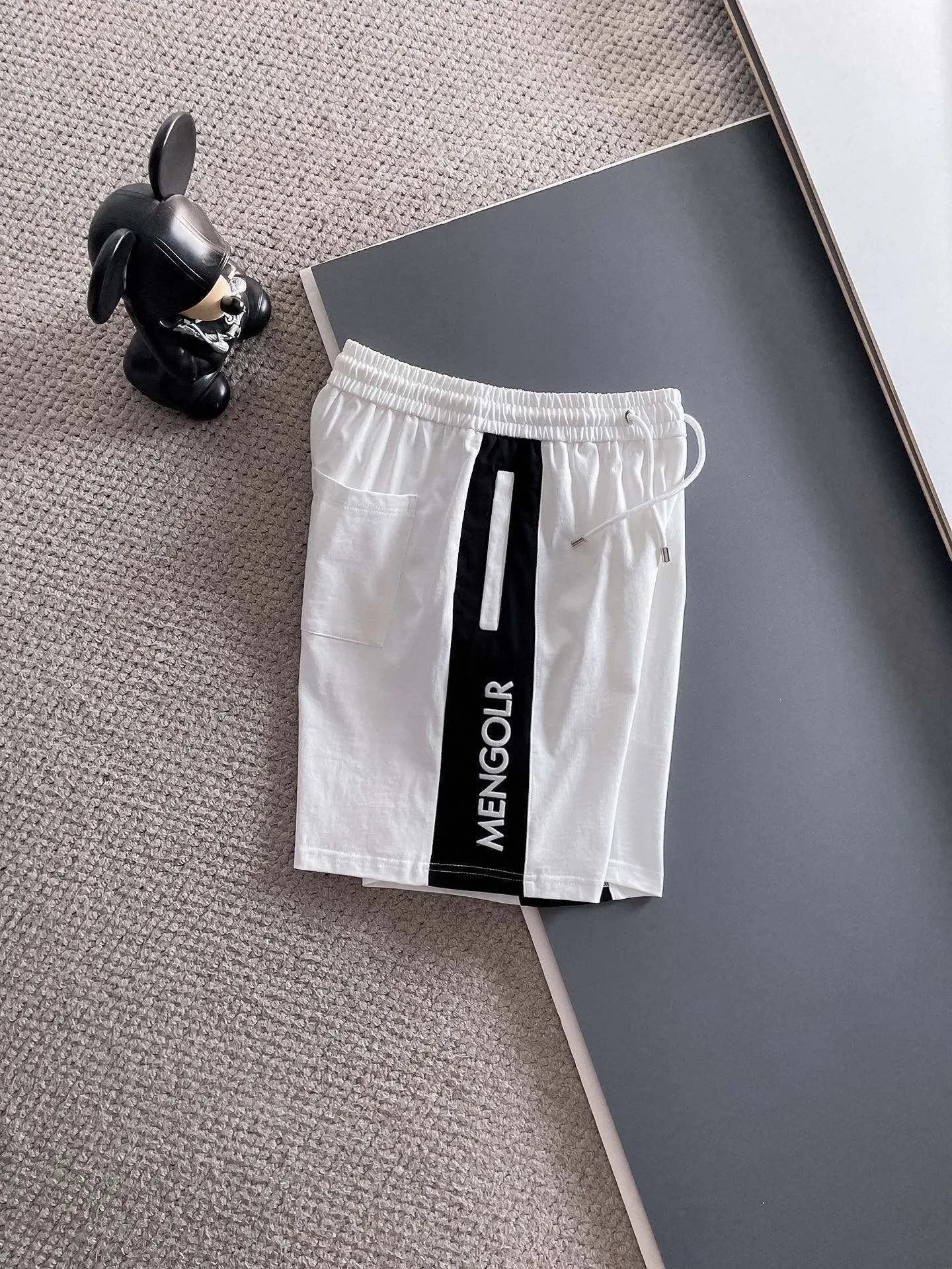 P570 Brand [MONCLER Mouth Covered] 2025 round neck short-sleeved shorts suit. The pure cotton fabric upper body will not be stuffy, the smooth and comfortable skin-friendly effect is more breathable, the fabric has its own texture, classic logo technology, a new interpretation from a unique angle, fashionable and versatile choice! Size: M-3XL (maximum wear: 190 pounds)
