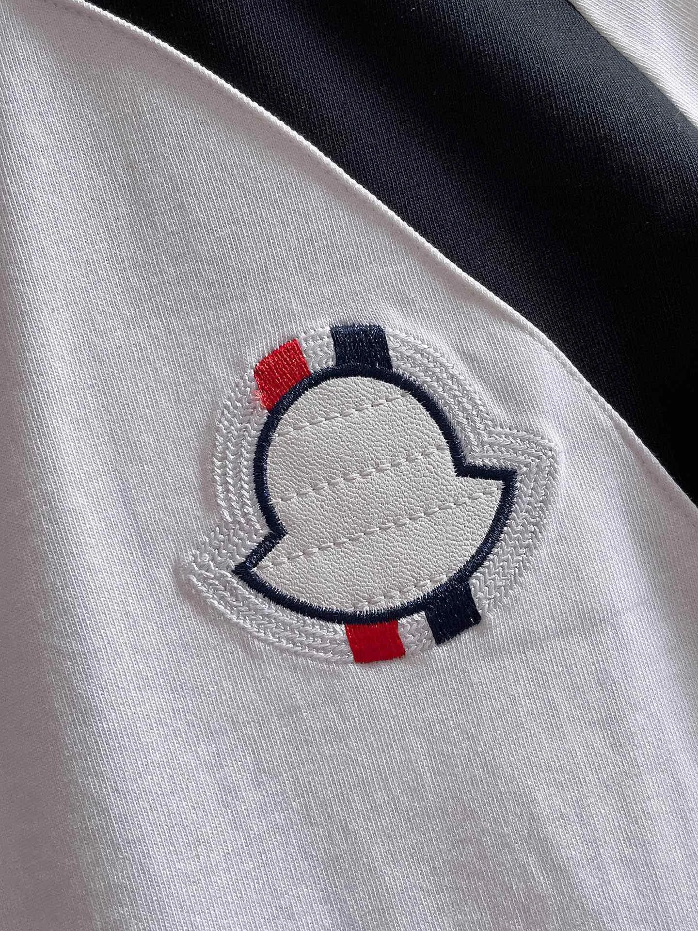 P570 Brand [MONCLER Mouth Covered] 2025 round neck short-sleeved shorts suit. The pure cotton fabric upper body will not be stuffy, the smooth and comfortable skin-friendly effect is more breathable, the fabric has its own texture, classic logo technology, a new interpretation from a unique angle, fashionable and versatile choice! Size: M-3XL (maximum wear: 190 pounds)