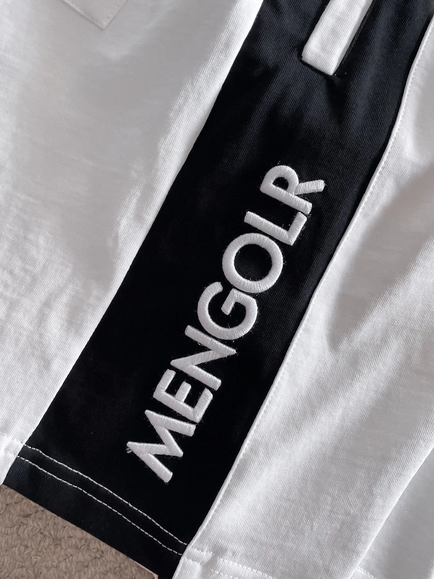 P570 Brand [MONCLER Mouth Covered] 2025 round neck short-sleeved shorts suit. The pure cotton fabric upper body will not be stuffy, the smooth and comfortable skin-friendly effect is more breathable, the fabric has its own texture, classic logo technology, a new interpretation from a unique angle, fashionable and versatile choice! Size: M-3XL (maximum wear: 190 pounds)