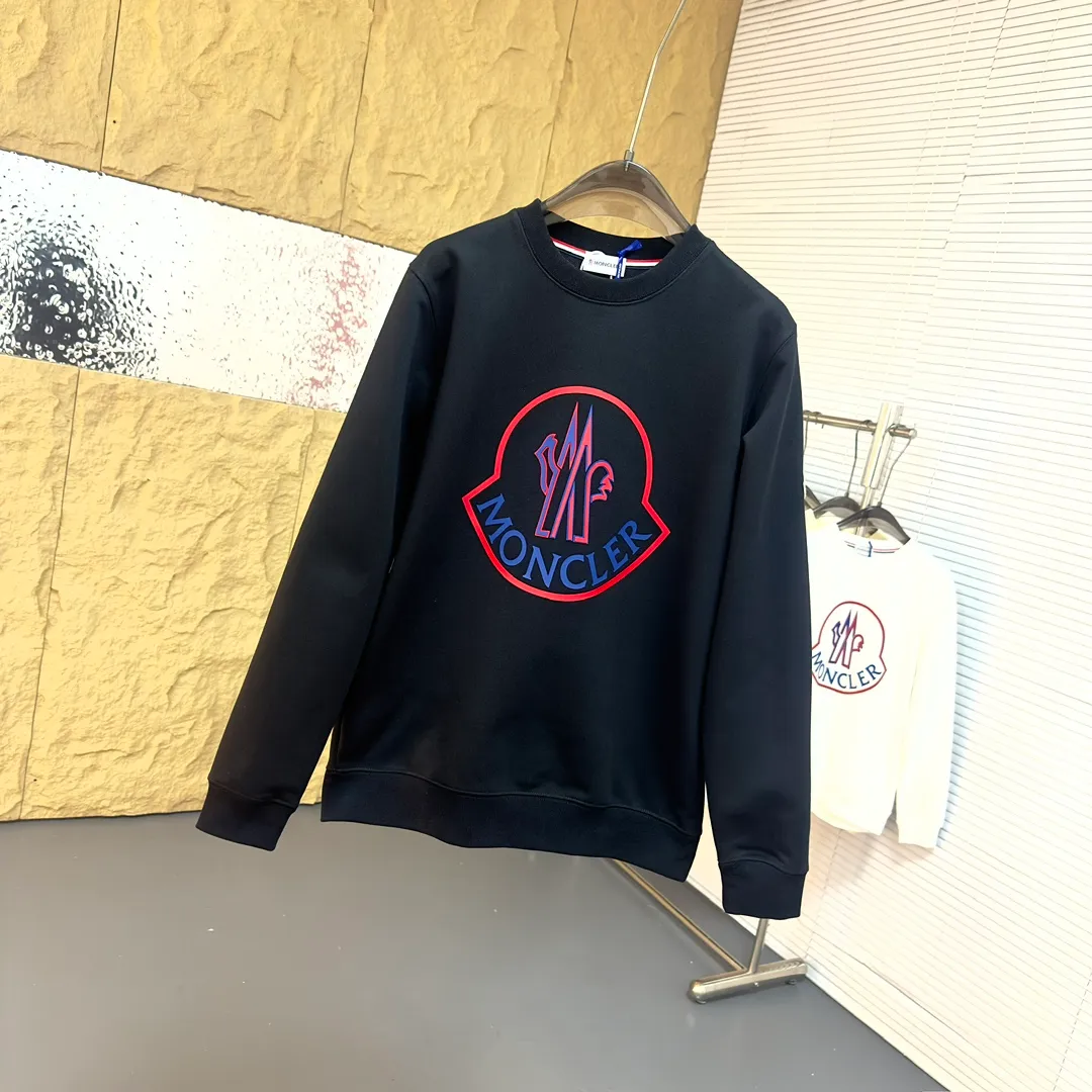 P280 Brand: Mengkou🤳𝐌𝐎𝐍𝐂𝐋𝐄𝐑 Fabric: ☑️Made of 440g double-strand pure cotton terry👕 Fabric: ☑️Thread with 1*1 double yarn thread. 🔜Comes with dyeing in the same tank. Technology: ☑️Using multi-layer color matching 3D three-dimensional silicone technology, 🇧🇫restore the original computer scan and print at a 1:1 ratio. The pattern is clear and concave and convex, a rare high-end product on the market! 🇲🇩All three standards are complete! Size: ☑️S 〰️M 〰️L 〰️XL 〰️XXL