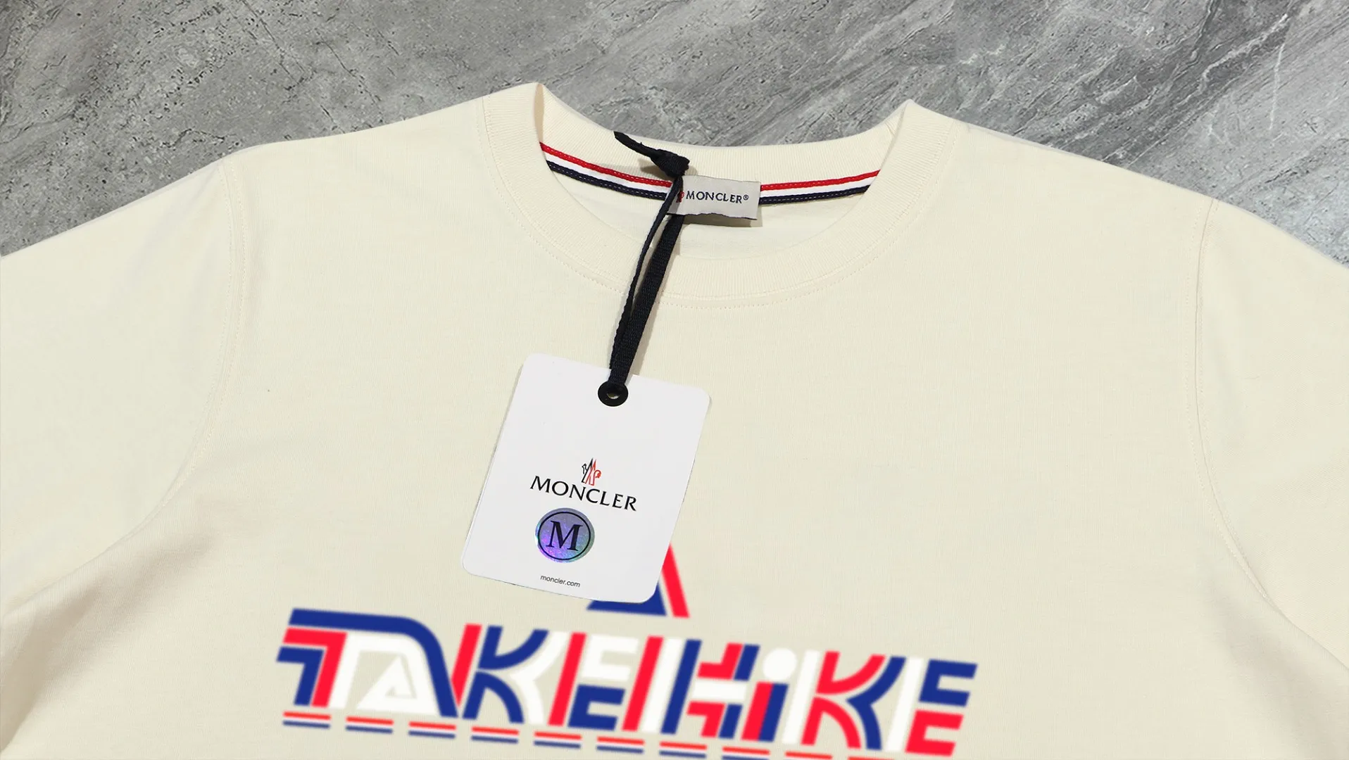 P210 High-version sweatshirt) [Long-term stock] 〖𝐌𝐎𝐍𝐂𝐋𝐄𝐑~Mask〗 Made of 440g heavy-weight fabric. It is different from the market currency. It can be matched with any variety and is properly handsome. 😎The whole dress is made of double waistcoats. The double waistcoats make the whole dress more three-dimensional. Not ordinary factories can do such fine work. 2025 Spring runway version of the T stage, on sale at the counter, round neck terry sweatshirt, high-end double-strand pure cotton, custom-made stretch ribs, dyed in the same vat, complete with three standards, matched with exquisite embroidered LOGO on the chest, simple and advanced, same style for men and women. Color: black, apricot, white, size: S M L XL 2XL
