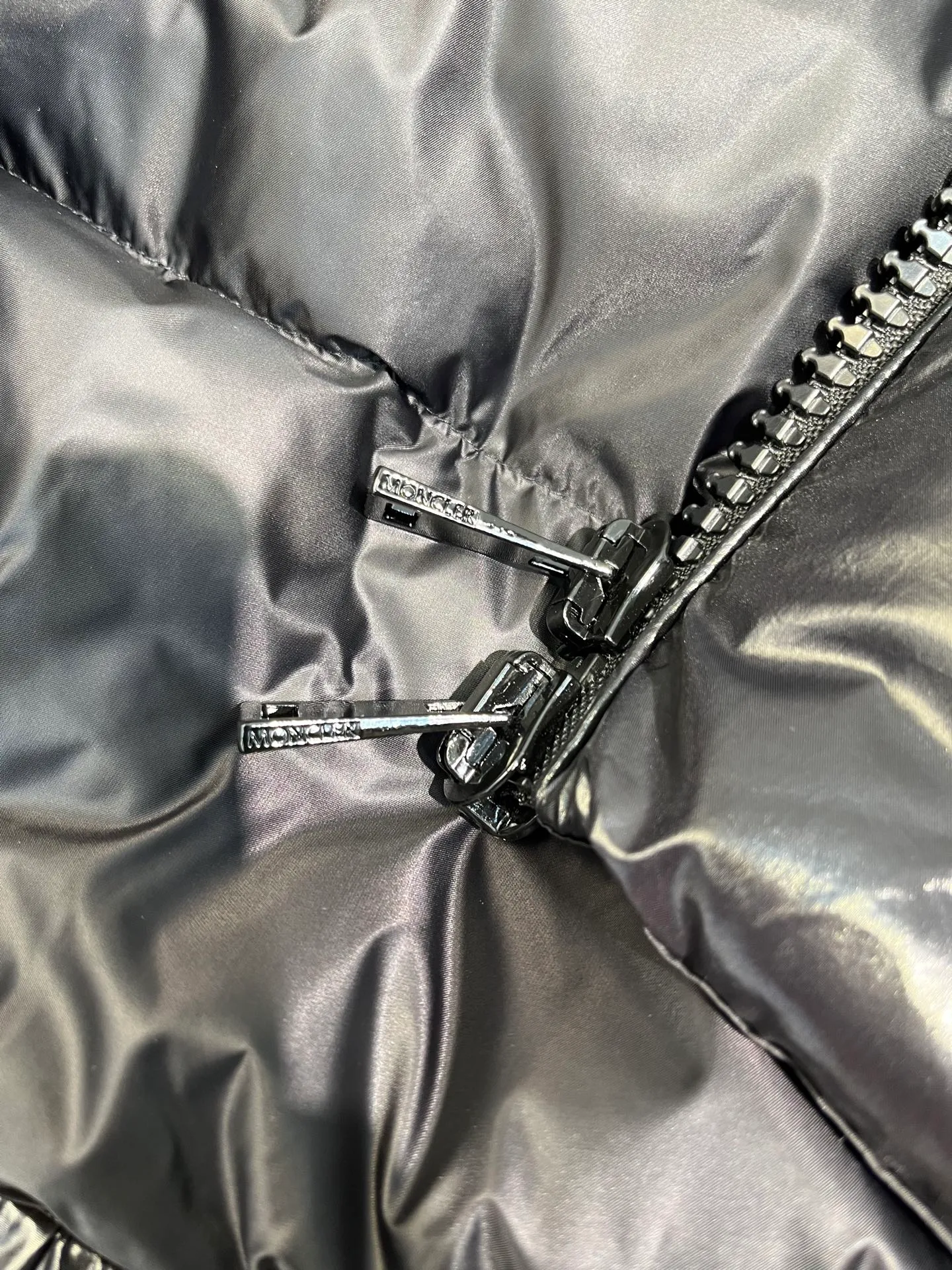 P760 moncler🌟down jacket, original custom-made hardware accessories, all imported and original customization, welcome to compare, absolutely high quality, using top-grade 90 white duck down, super soft, fluffy and plump, super heavy-duty, fabric workmanship, perfect version, pay attention to the fabric, super comfortable, exclusive model, non-market goods, same sizes for men and women.  size: 0123