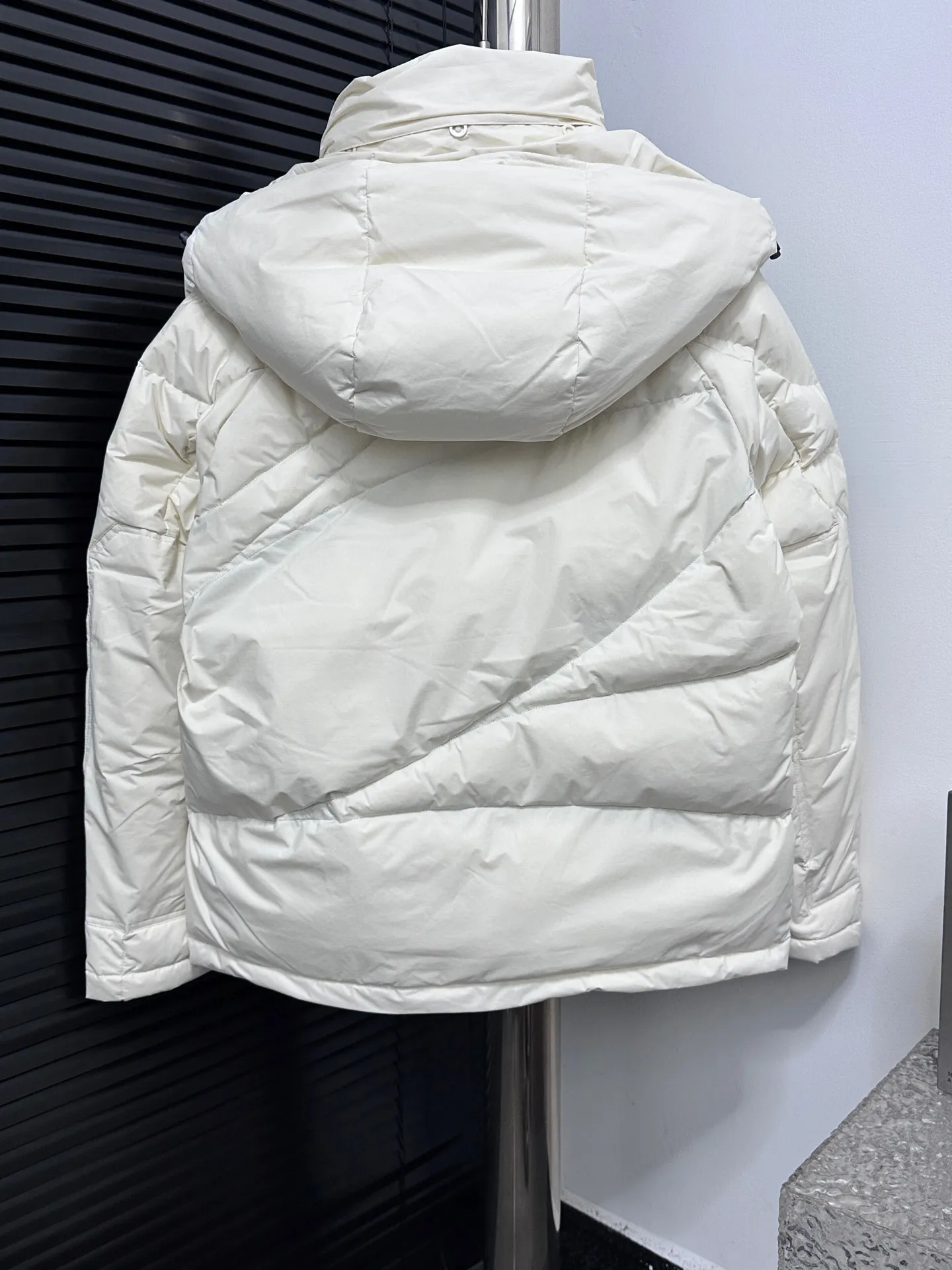 P1000 [moncler] Mengkou 2025 autumn and winter new down jacket. Original customized hardware accessories are all imported and original customization. Welcome to compare. Absolutely high quality. Use top 90 down. Super soft. Filled with fluffy and full feathers. Super heavy work. Fabric workmanship. Perfect version. Note⚠The fabric is super comfortable. Exclusive model. Non-market goods. Same style for men and women. Size: s-xxl