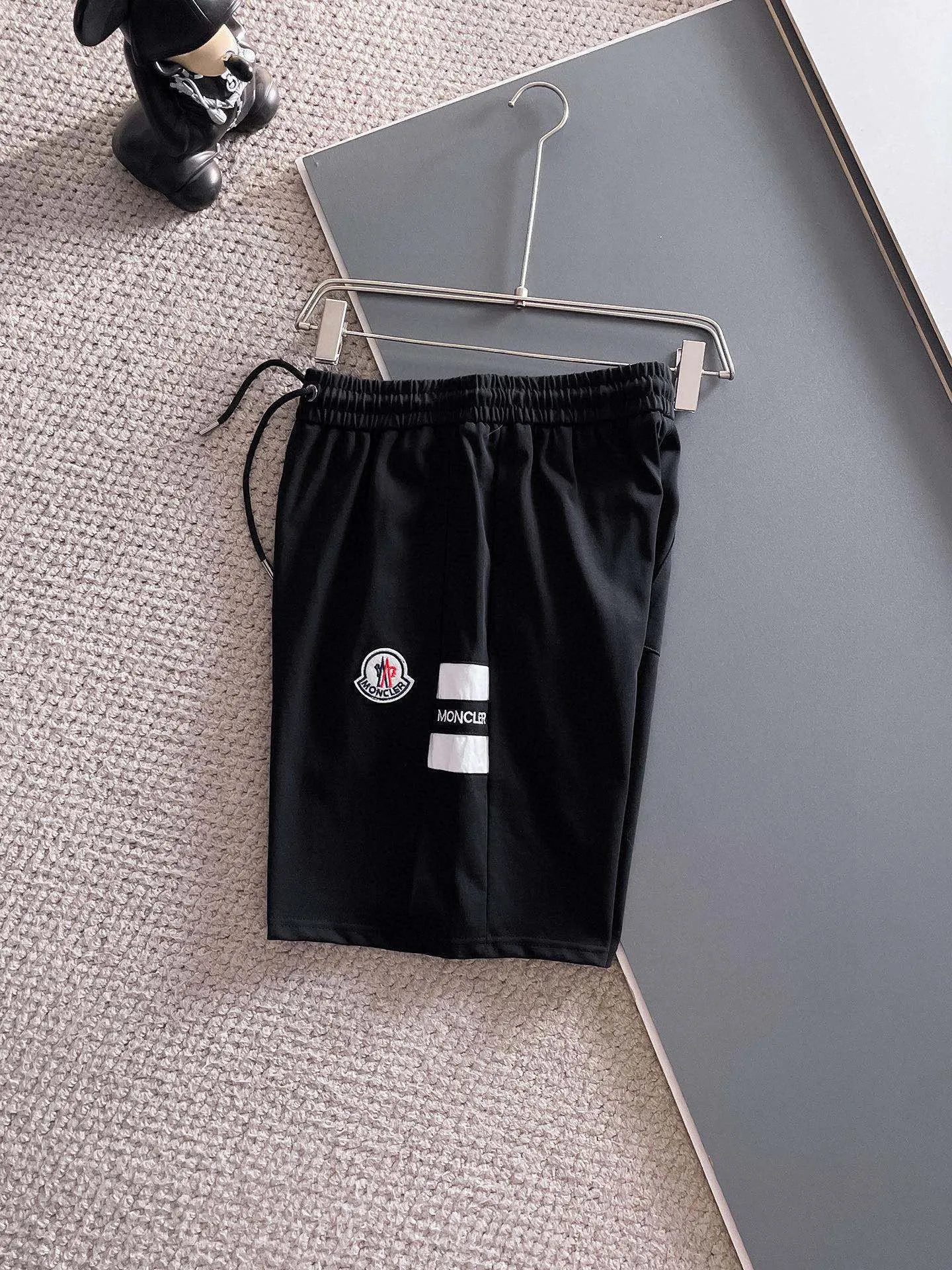 P570 Brand [MONCLER Mouth Covered] 2025 round neck short-sleeved shorts suit. The pure cotton fabric upper body will not be stuffy, the smooth and comfortable skin-friendly effect is more breathable, the fabric has its own texture, classic logo technology, a new interpretation from a unique angle, fashionable and versatile choice! Size: M-3XL (maximum wear: 190 pounds)