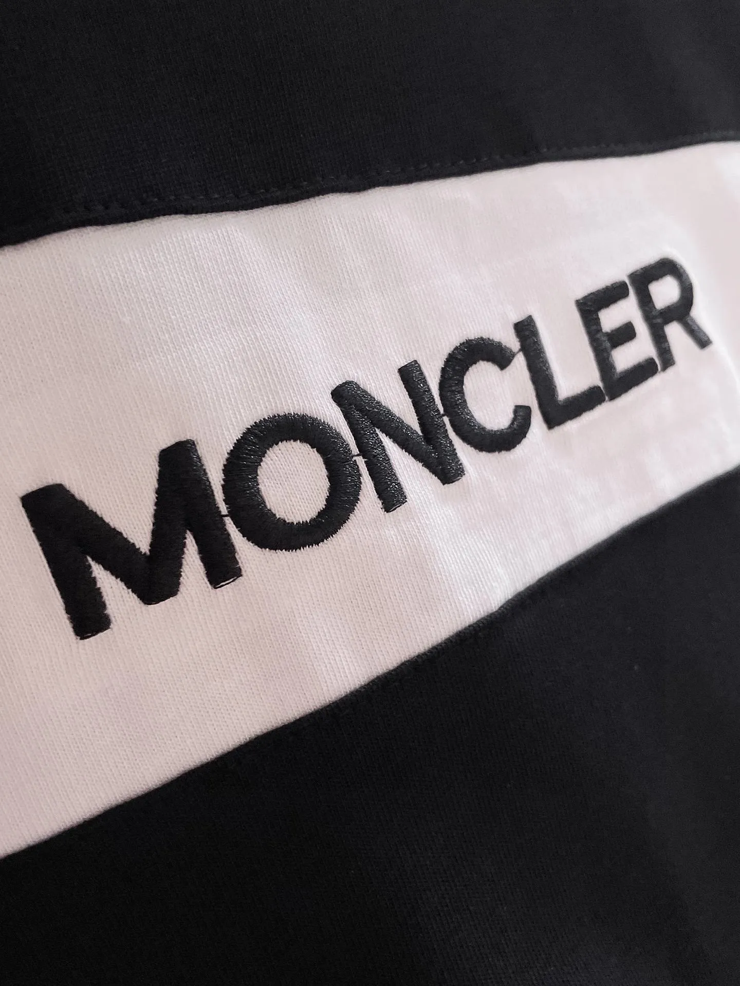 P570 Brand [MONCLER Mouth Covered] 2025 round neck short-sleeved shorts suit. The pure cotton fabric upper body will not be stuffy, the smooth and comfortable skin-friendly effect is more breathable, the fabric has its own texture, classic logo technology, a new interpretation from a unique angle, fashionable and versatile choice! Size: M-3XL (maximum wear: 190 pounds)