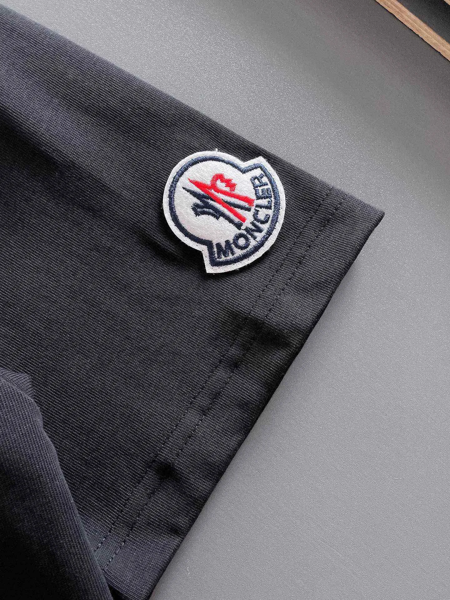 P570 Brand [MONCLER Mouth Covered] 2025 round neck short-sleeved shorts suit. The pure cotton fabric upper body will not be stuffy, the smooth and comfortable skin-friendly effect is more breathable, the fabric has its own texture, classic logo technology, a new interpretation from a unique angle, fashionable and versatile choice! Size: M-3XL (maximum wear: 190 pounds)