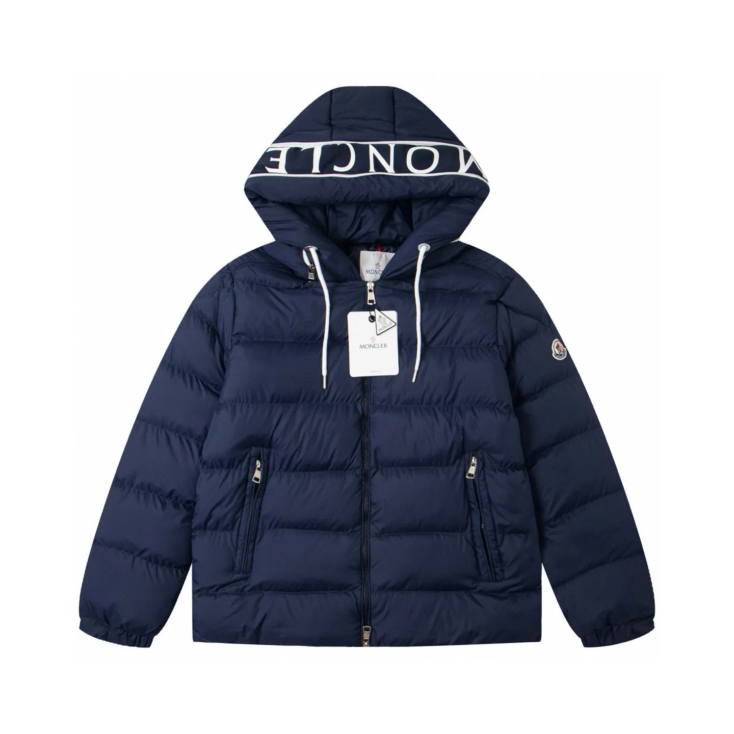 P390 Moncler Customized embroidered hooded zippered down cotton jacket. The past popular design made the clothes very rigid, not soft, and has no style when worn on the body. 25 years new model, completely renovated. The hood is embroidered with large letters. Very embroidered. Produced by the original factory. Try to restore the original large-scale products as much as possible. The most important thing about cotton jackets is warmth. It is very likely to have the same warmth retention properties as down. I have a genuine platform for Mongolian products that has been exported to Russia and Germany for many years. It can truly restore the original product one to one. We have extremely high requirements for auxiliary materials. We use gallbladder imported from the United States, and the price is even close to the price of fabrics. High-density, ultra-soft and diamond-proof cotton. Clothes are handmade, and the skills of workers are very important. The workers are all selected and have been engaged for many years. The public price is 1.5 times that of ordinary workers. Of course, the clothes produced are simply incomparable to small workshops outside. Color: Black White Navy Size: M-2XL