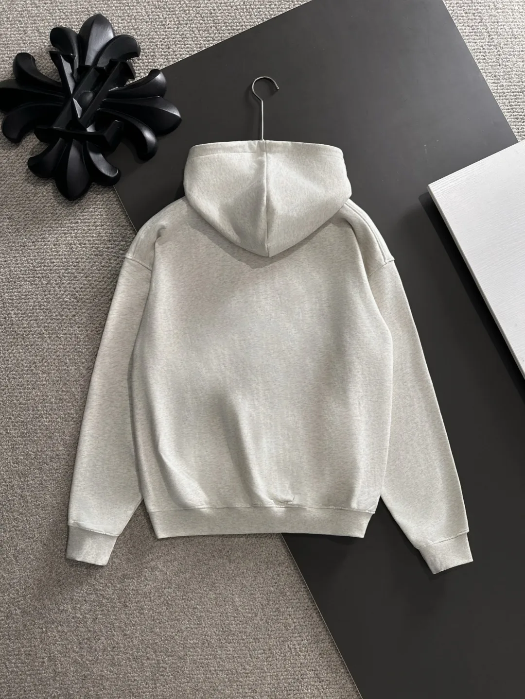 Next day delivery P460 High quality MONCLER/muzzle Exclusive debut of 25ss new autumn and winter lapel double zipper hooded sweatshirt jacket Many stars have the same style. Craftsmanship that ordinary small workshops cannot copy. We are not afraid of any challenges in terms of materials, detail restoration and craftsmanship, just to provide you with wonderful products. Compare the top original versions at will. No expense is spared just to do better. Unique imported fabric feel. Purely imported German machine production. Precision operation and thousands of needle density. A full set of new accessories with three standards can be customized at the same time. The upper body is versatile and fashionable. The perfect choice for autumn and winter. The must-have item. Size chart: S to XXL (or state your height and weight when placing an order)