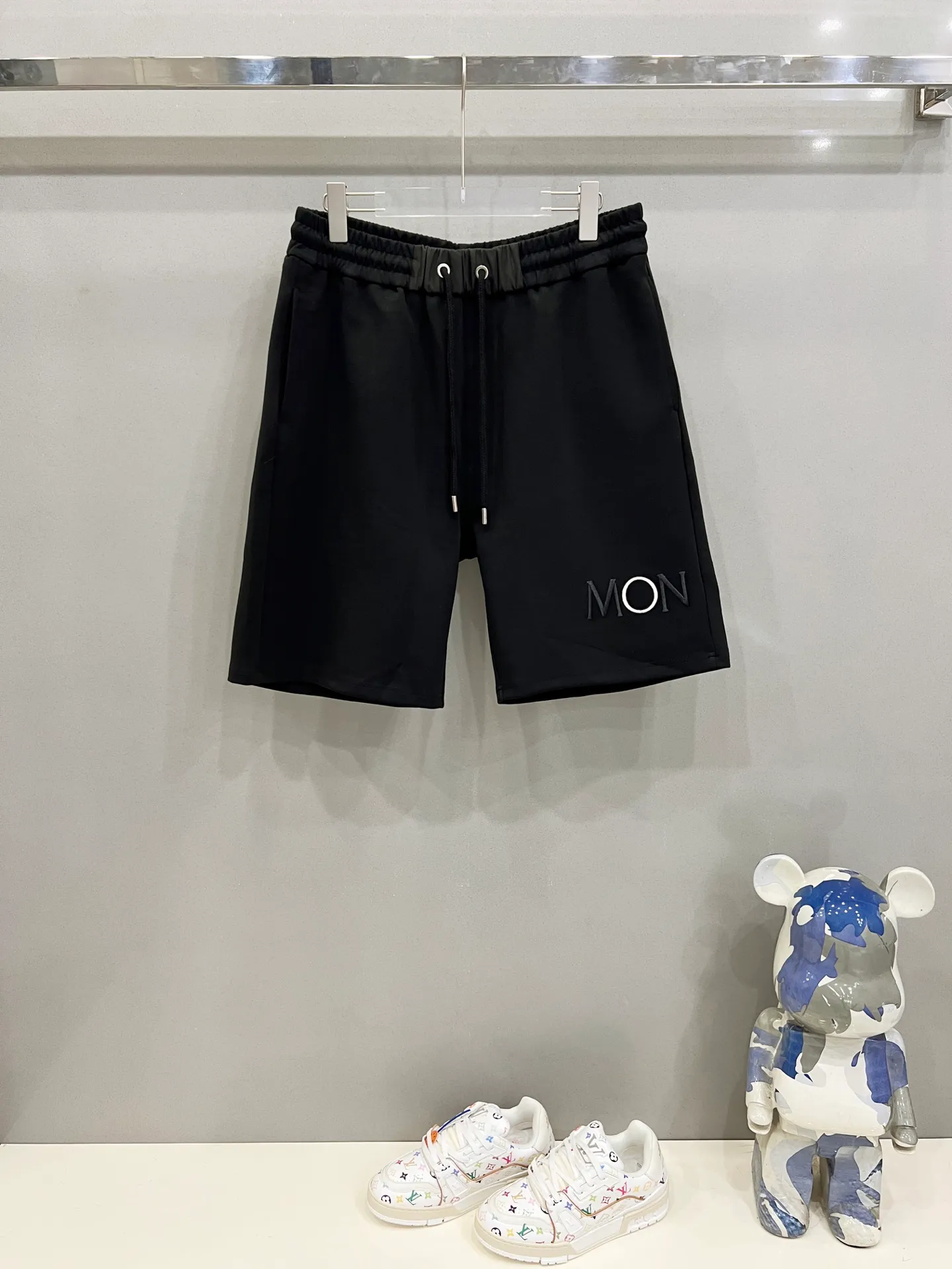 P180 MONCLER/muzzle custom space cotton shorts embroidered letters LOGO nylon pocket badge logo official synchronization high version high quality fashionable personality versatile trend pure original quality original fabric hang tag collar label washed wheat complete three standards color: black. apricot. gray. Size: XS-L