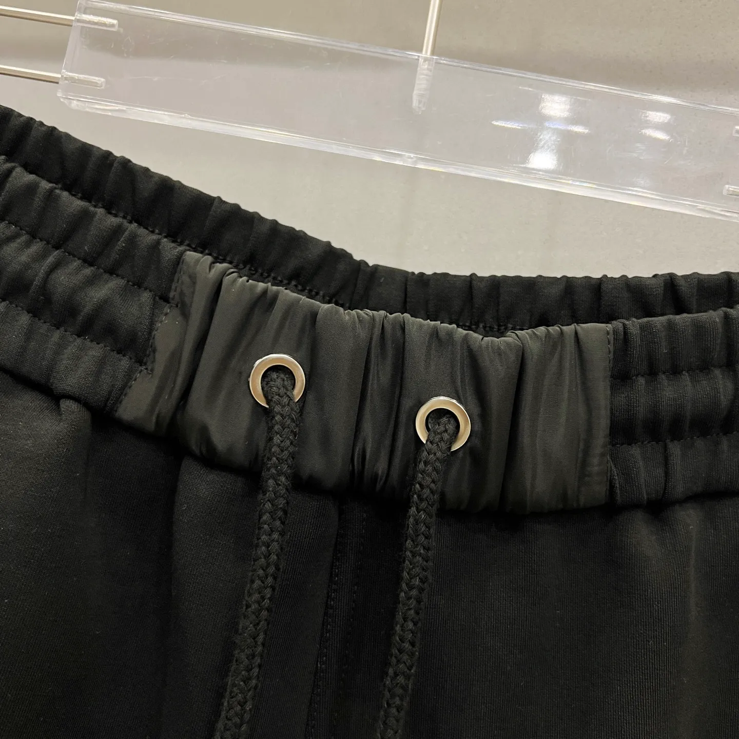 P180 MONCLER/muzzle custom space cotton shorts embroidered letters LOGO nylon pocket badge logo official synchronization high version high quality fashionable personality versatile trend pure original quality original fabric hang tag collar label washed wheat complete three standards color: black. apricot. gray. Size: XS-L