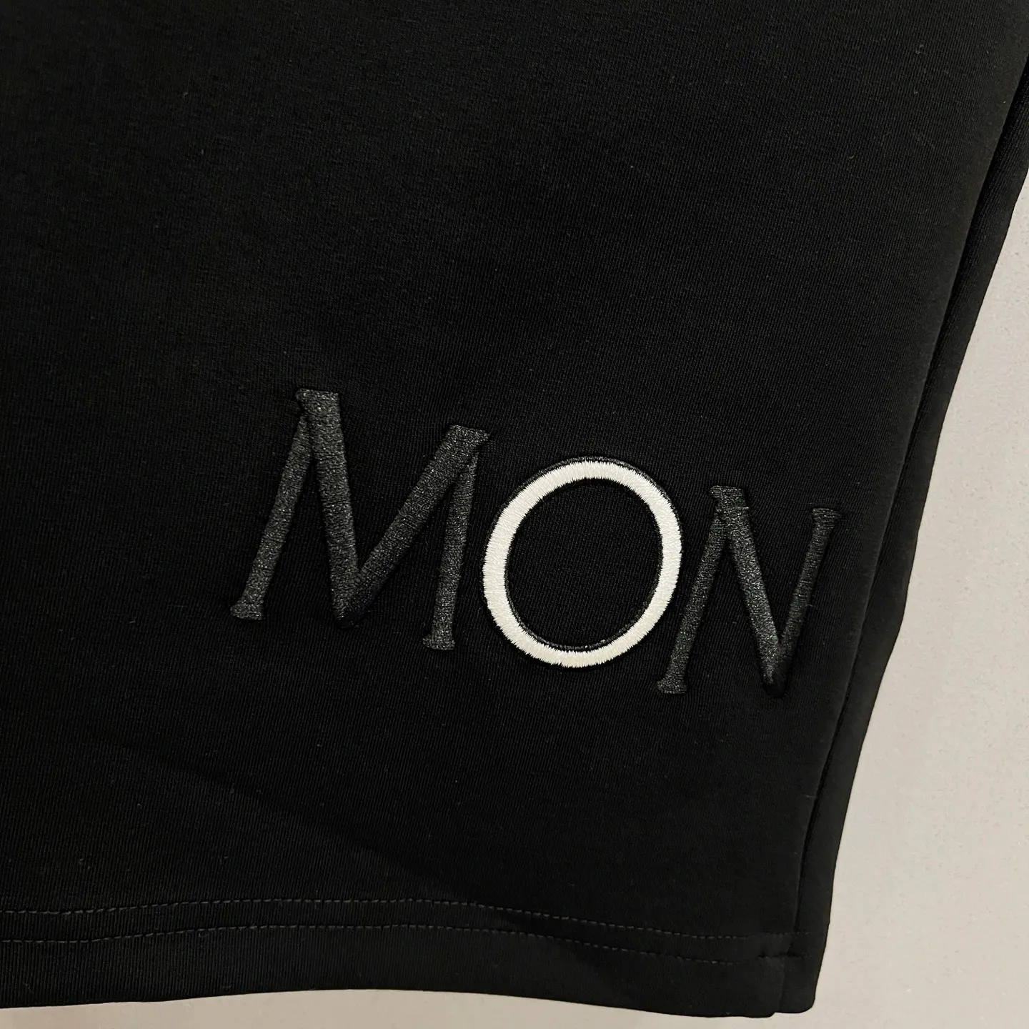 P180 MONCLER/muzzle custom space cotton shorts embroidered letters LOGO nylon pocket badge logo official synchronization high version high quality fashionable personality versatile trend pure original quality original fabric hang tag collar label washed wheat complete three standards color: black. apricot. gray. Size: XS-L