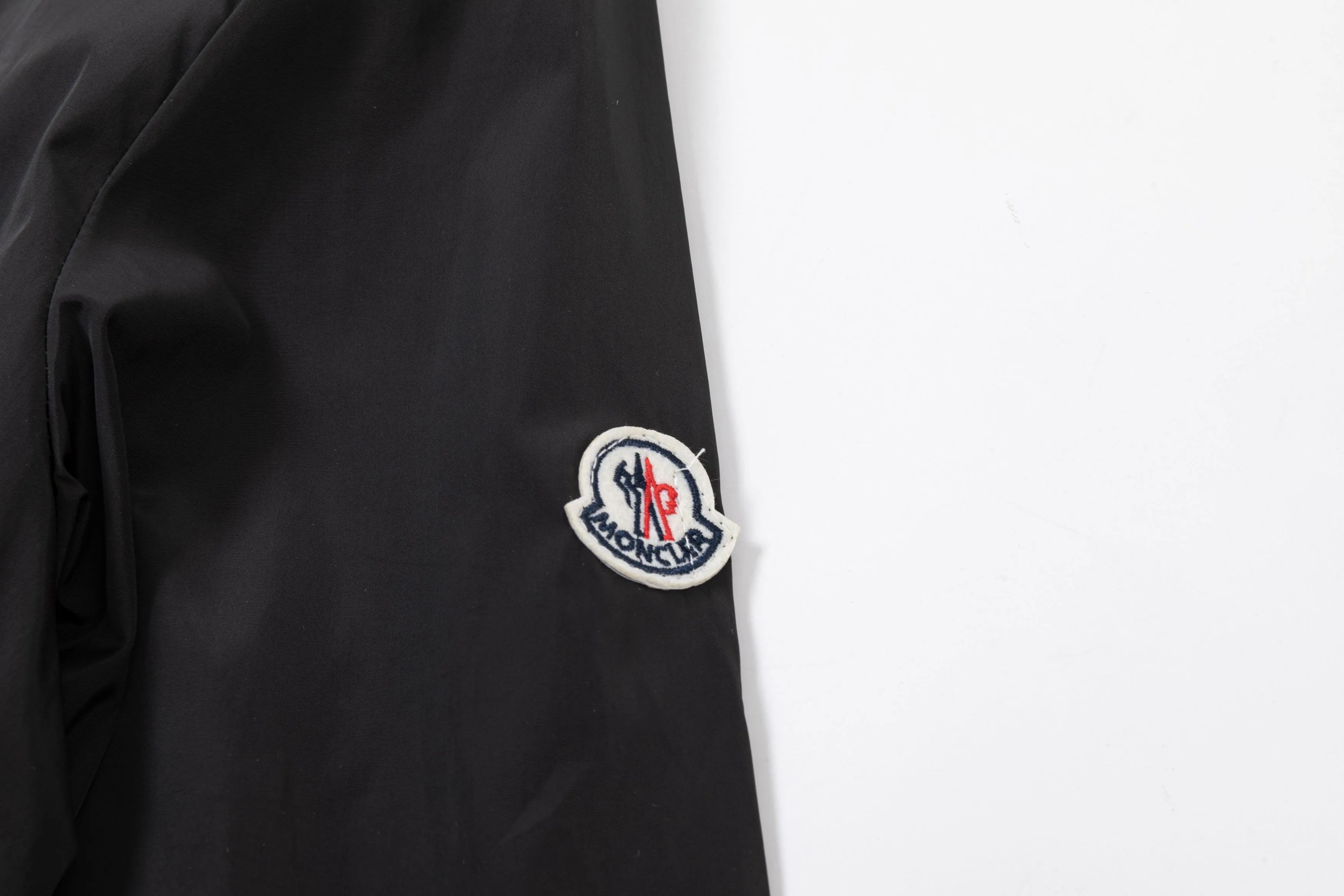 P340 MONCLER 2025 new autumn and winter hooded windbreaker jacket, synchronized with the official website. Stylish style, rigorous workmanship, neat wiring, good upper body effect, original custom-made hardware zipper, code number: M-3XL, color: picture color