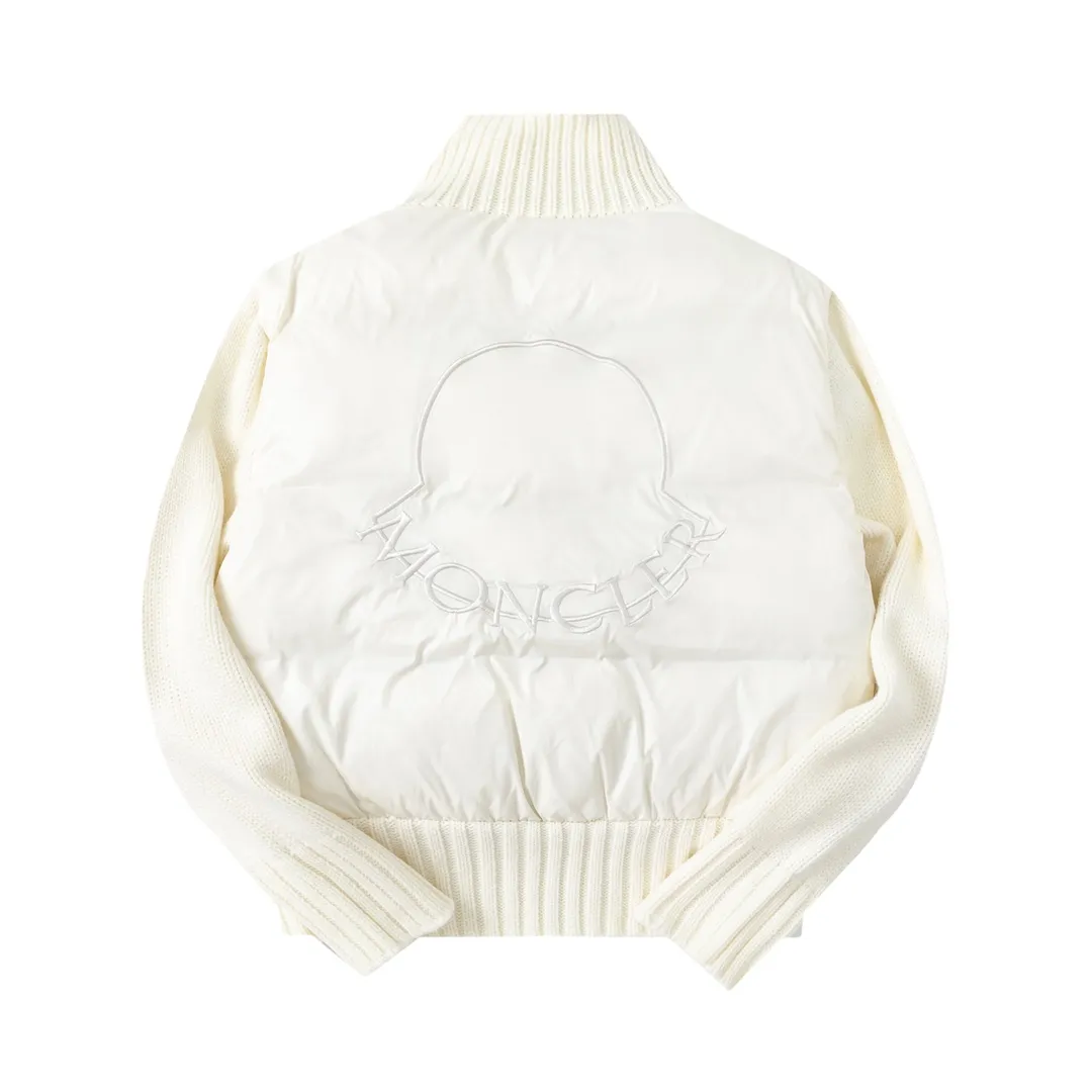 P620 with dust bag) Moncler/muzzle 🆕NEW new autumn and winter down spliced jacket #Down jacket #daily wear Monc*lerNEW23 new autumn and winter down spliced jacket, golden stand collar, large pockets on both sides designed with embroidered logo on the back, down filling for practical wearability while adding splicing popular elements ~ short version, solid color series full of high-end sense! Comfortable, fashionable and versatile! Black and white size: 1/2/3/4 (corresponds to S-XL)