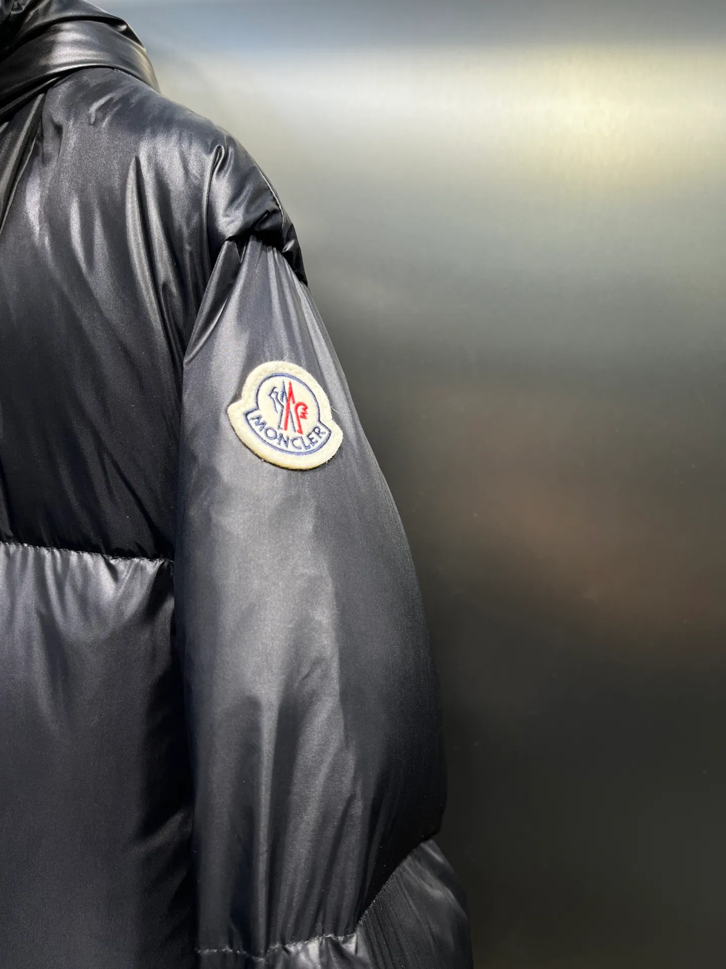 P900 moncler 🌟 Moner - Borey women's 2-in-1 short down can be used as a classic down or as a cloak. It is a practical and easy-to-wear item; stand-up collar hooded two-wear down. Customized yb fabric accessories, warm and fashionable. The splicing design has a particularly cloudy feel. The quality of workmanship depends on the details! Made of lightweight light nylon material, it features luxurious and lustrous features. It has adjustable sleeves that can be worn as a poncho when opened. The hood design comes from the classic Parker series and features an oversized silhouette, which is fashionable and warm. Size: 012