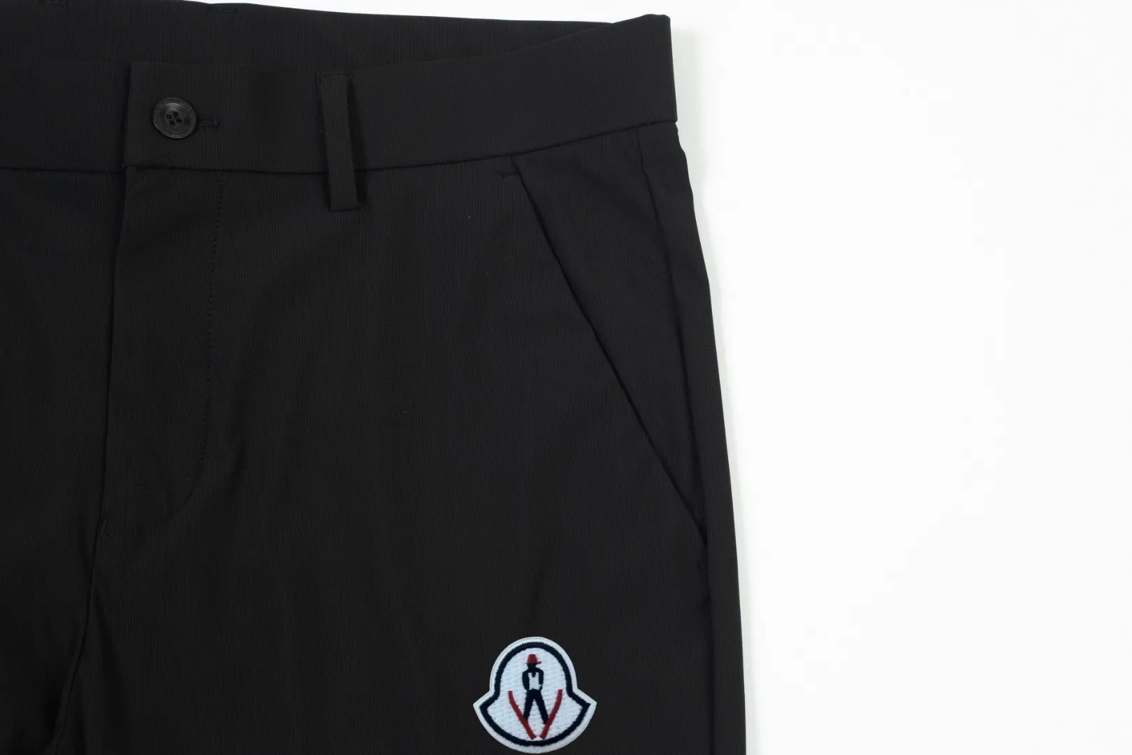 P250 Moncler spring and summer new model, two-color high-quality thin business casual fashionable ice silk trousers. Smooth, comfortable, anti-wrinkle and traceless good trousers. 🗯Soft texture, slightly elastic to the touch, cool ice silk trousers. Waist elastic band, fashionable version design. 🗯 Neat and neat line routing, suitable for both business and leisure! It can be easily controlled by all body types. Two classic colors are available. 🗯New summer product. Versatile and easy to match. The upper body is very simple, handsome and stylish. Both men and women can easily control it. Color: Black Gray Size: M-XXXL
