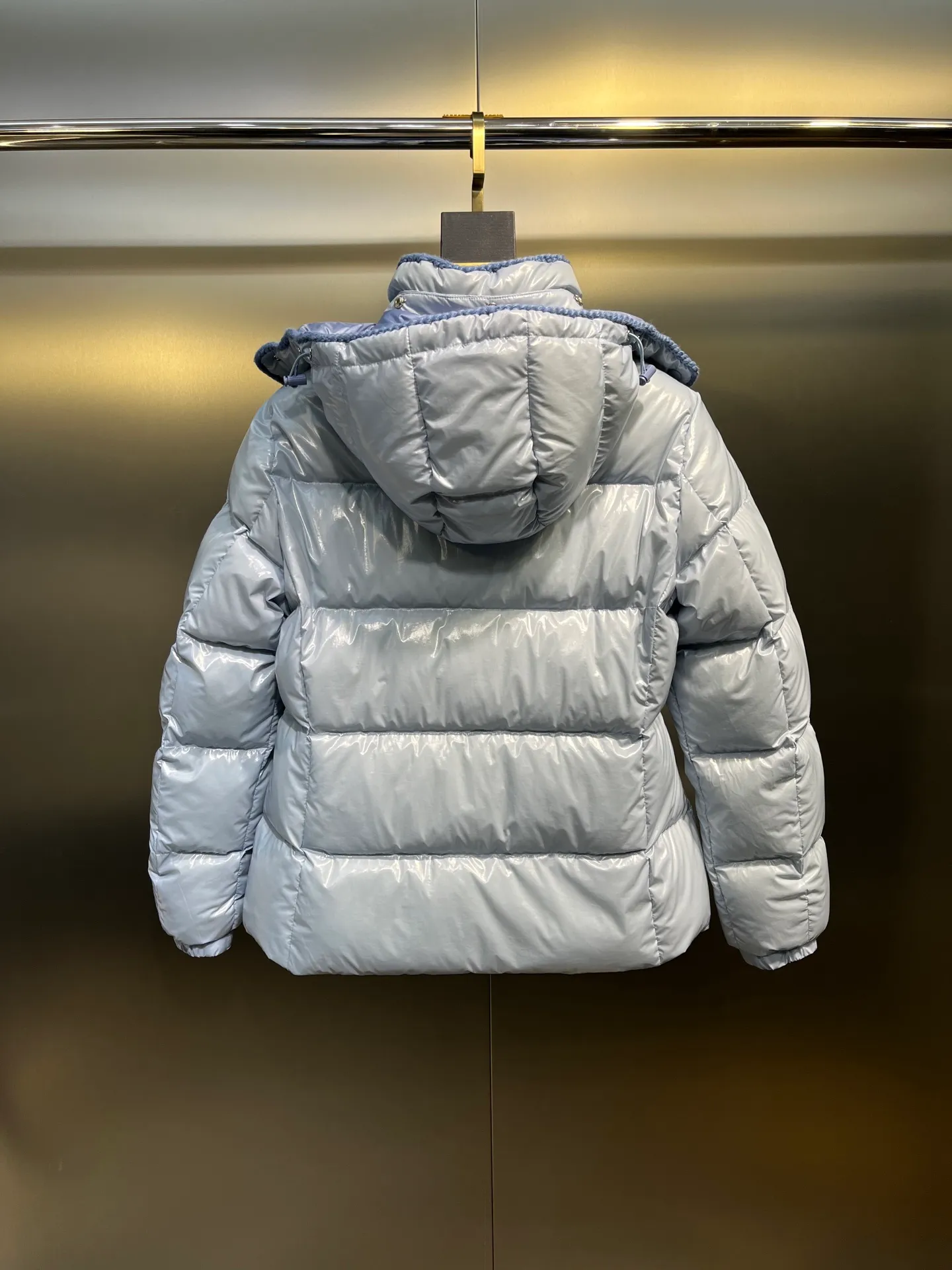P900 Moncler🌟25 new oil wax leather waist style GLAREIN hooded long-sleeved down jacket for women. Oil wax leather coated new fabric, slim design style, warm and slimming, 90% duck down filling, molded custom hardware. Color: red, white, blue, black Code number: 1234