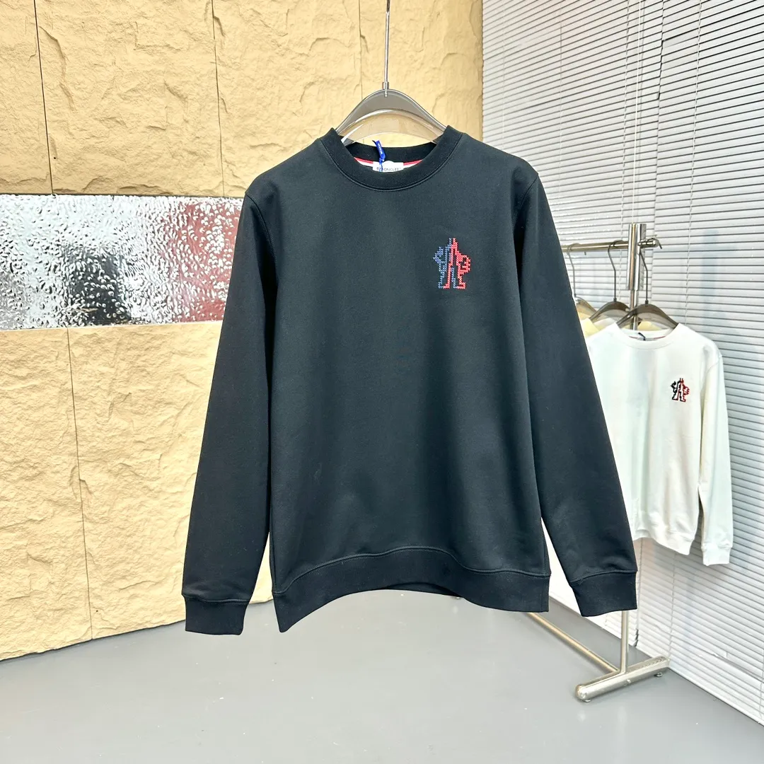 P280 Brand: Mengkou🤳𝐌𝐎𝐍𝐂𝐋𝐄𝐑 Fabric: ☑️Made of 440g double-strand pure cotton terry👕 Fabric: ☑️Thread with 1*1 double yarn thread. 🔜Comes with dyeing in the same tank. Craftsmanship: ☑️The embroidery uses 3D three-dimensional embroidery technology, 🇧🇫The original computer scan and print is restored 1:1. The pattern is clear and the needle count is dense. It is a rare high-end product on the market! 🇲🇩All three standards are complete! Size: ☑️S 〰️M 〰️L 〰️XL 〰️XXL