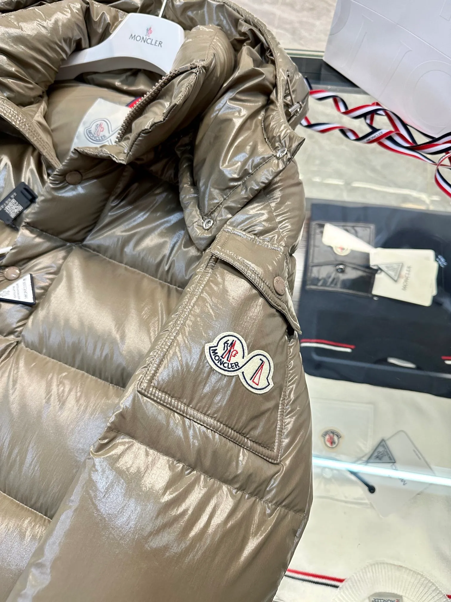 P760 Moncler Maya 70 winter short down jacket. Duck down filled version. More details in real shots.