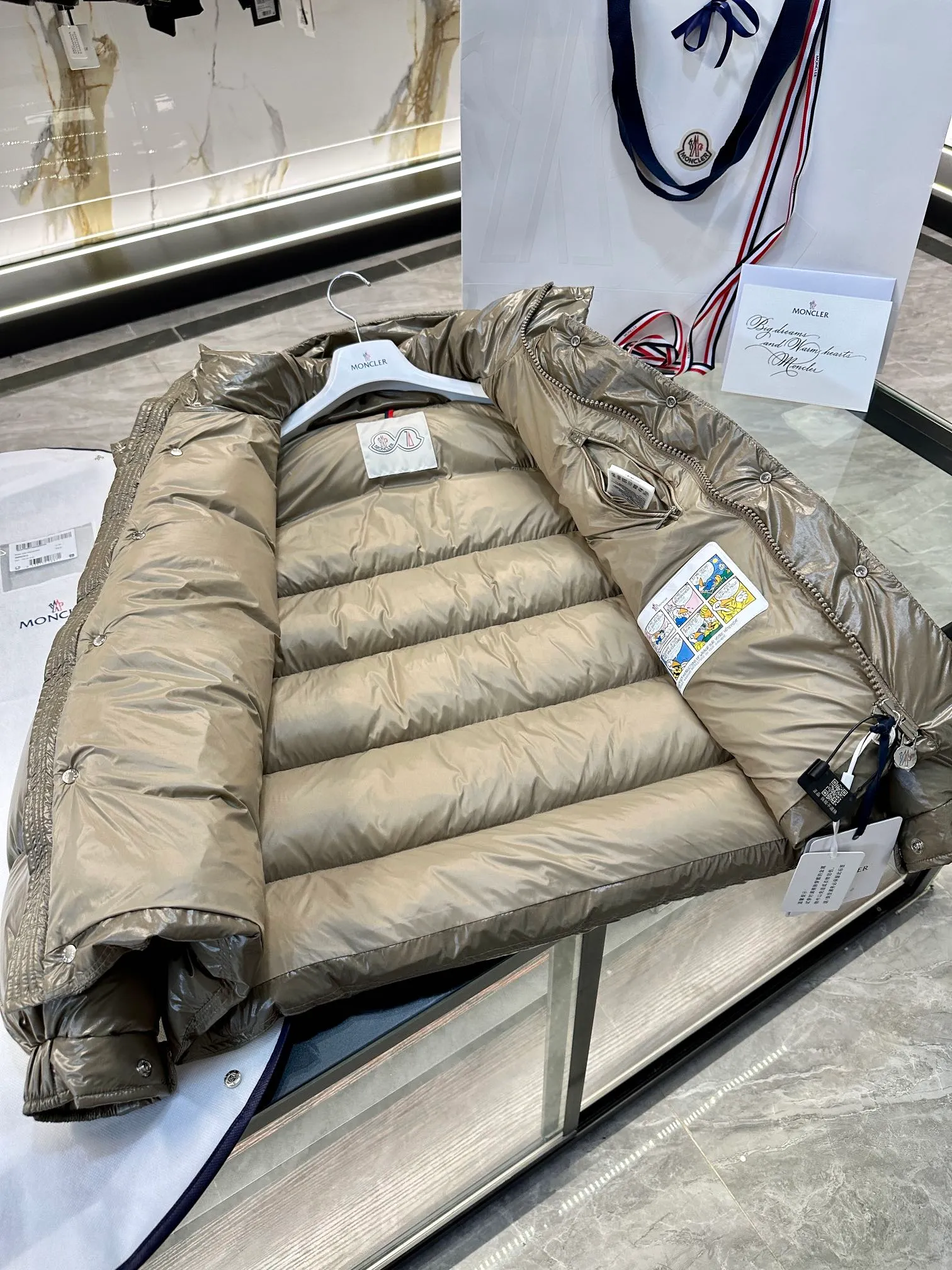 P760 Moncler Maya 70 winter short down jacket. Duck down filled version. More details in real shots.