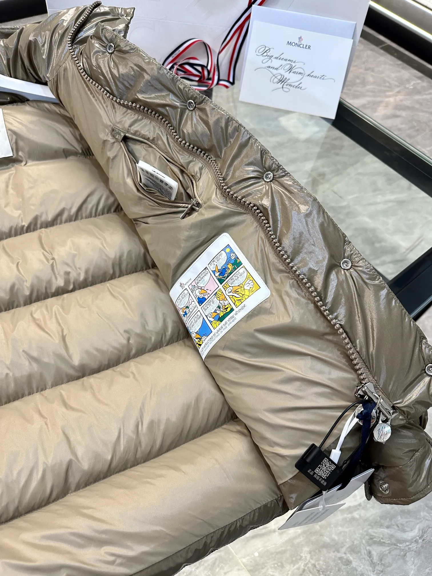 P760 Moncler Maya 70 winter short down jacket. Duck down filled version. More details in real shots.