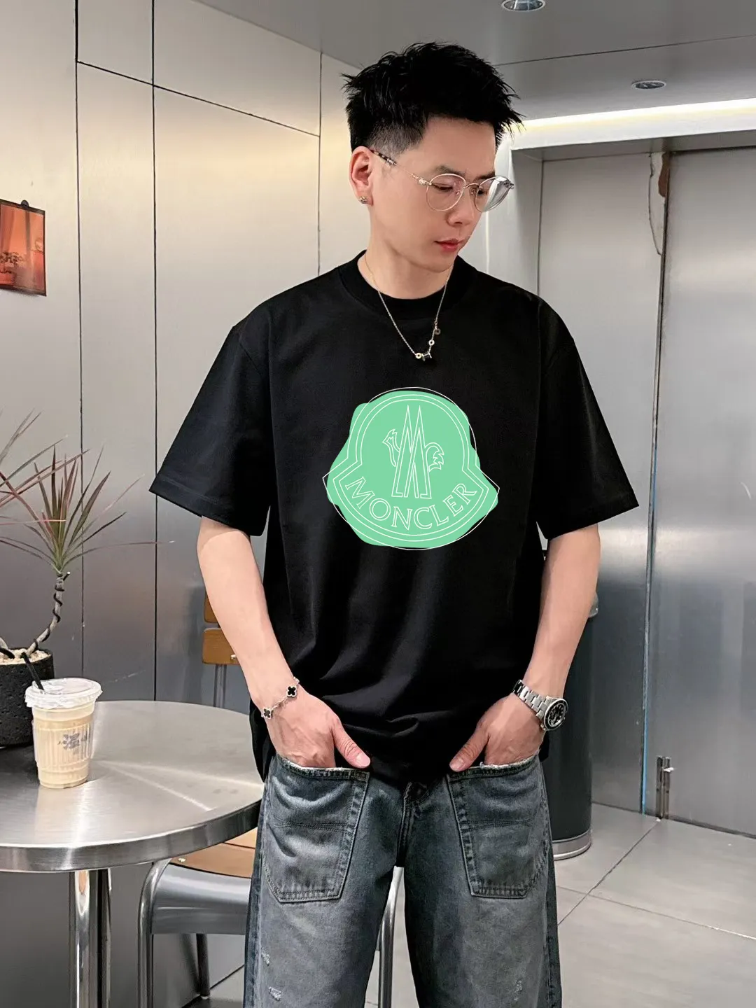 P140 [MONCLER] 2025FW short-sleeved T-shirt, LOGO printing, high-end 26s double yarn 300g fabric, heavy fabric, custom stretcher rib, same vat and dye, three standard complete, same style for men and women, color: black, white, size: S M L XL 2XL