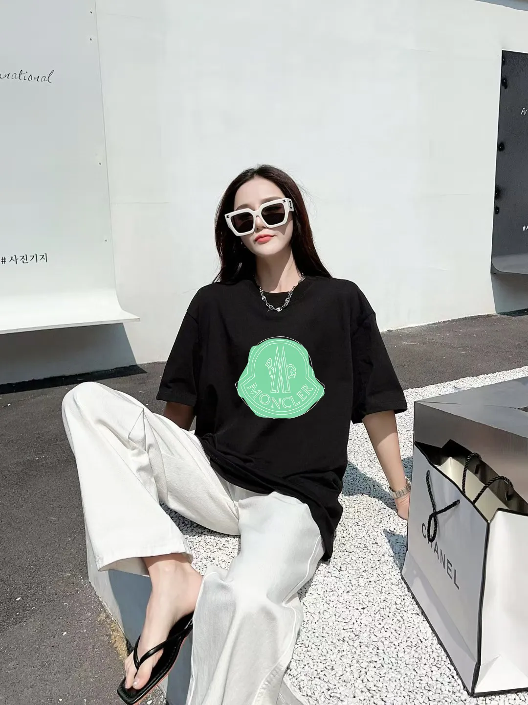 P140 [MONCLER] 2025FW short-sleeved T-shirt, LOGO printing, high-end 26s double yarn 300g fabric, heavy fabric, custom stretcher rib, same vat and dye, three standard complete, same style for men and women, color: black, white, size: S M L XL 2XL
