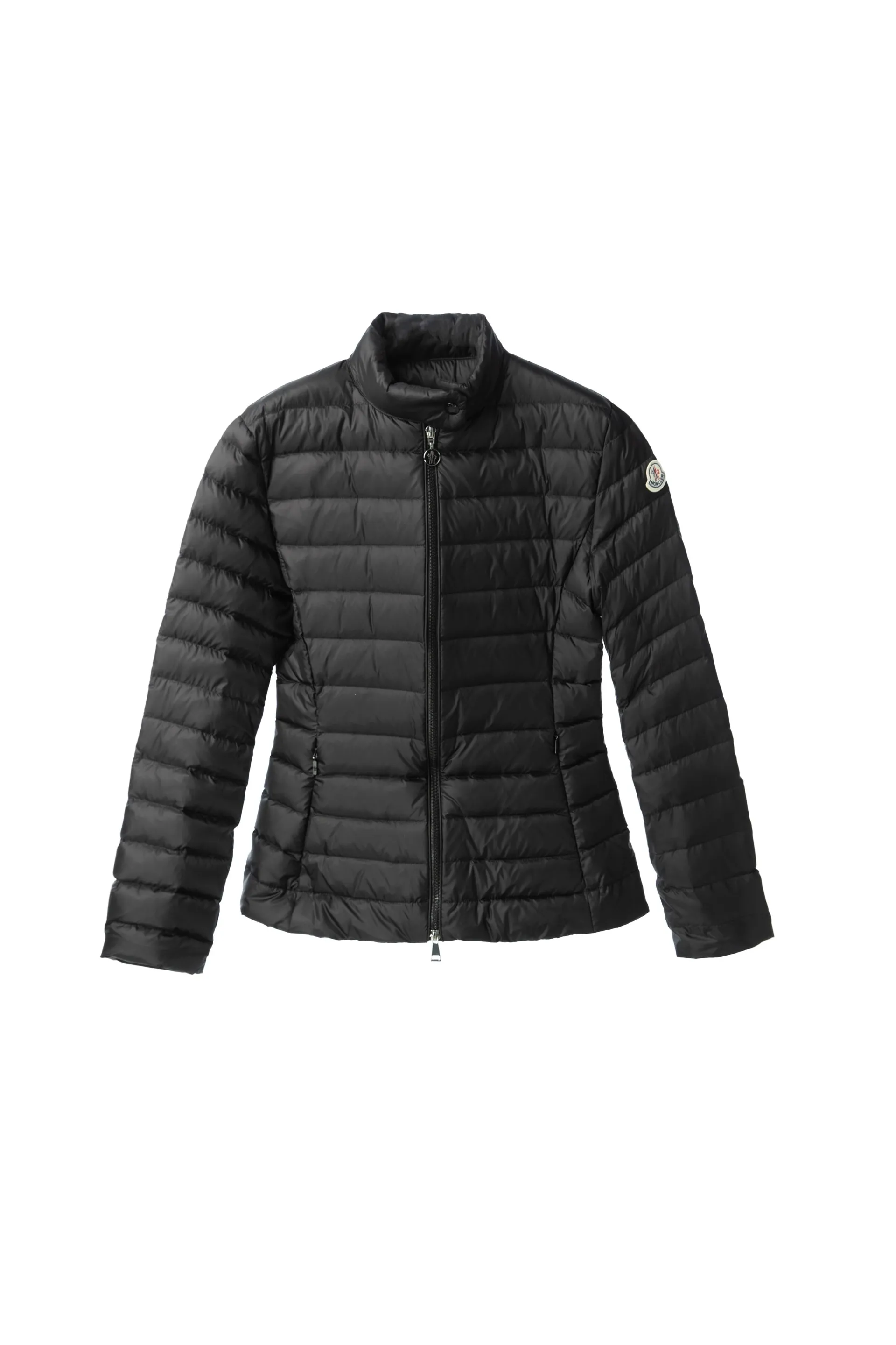 P760 Style number: Y128 Moncler's new 25-year women's down jacket is light and thin, with a perfect balance of temperature and style ▫️ 90% rare goose down filling｜Fearless in sub-zero temperatures, lightweight and temperature-locking ▫️ Innovative wool knitted sleeves｜Soft touch, three-dimensional silhouette is not bloated ▫️ High-end aesthetics of contrasting materials｜Matte pressed black feathers + delicate wool texture 🌟 Extravagant details • Demonstration of layering turtleneck sweaters | Lazy and high-end sense • K gold chain finishing touch | Eye-catching and sparkling design • Universal matching of trousers | One-click switching for commuting and dating "A winter shirt that can be worn for ten years" Color: Black·White·Pink Green Code Number: 1 2 3 4