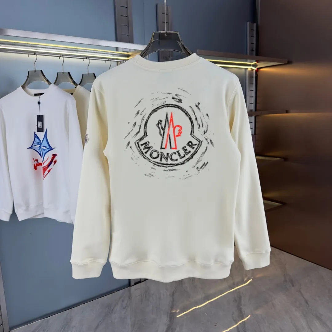P210 High-version sweatshirt) [Long-term stock] 〖𝐌𝐎𝐍𝐂𝐋𝐄𝐑~Mask〗 Made of 440g heavy-weight fabric. It is different from the market currency. It can be matched with any variety and is properly handsome. 😎The whole dress is made of double waistcoats. The double waistcoats make the whole dress more three-dimensional. Not ordinary factories can do such fine work. 2025 Spring runway version of the T stage, on sale at the counter, round neck terry sweatshirt, high-end double-strand pure cotton, custom-made stretch ribs, dyed in the same vat, complete with three standards, matched with exquisite embroidered LOGO on the chest, simple and advanced, same style for men and women. Color: black, apricot, white, size: S M L XL 2XL