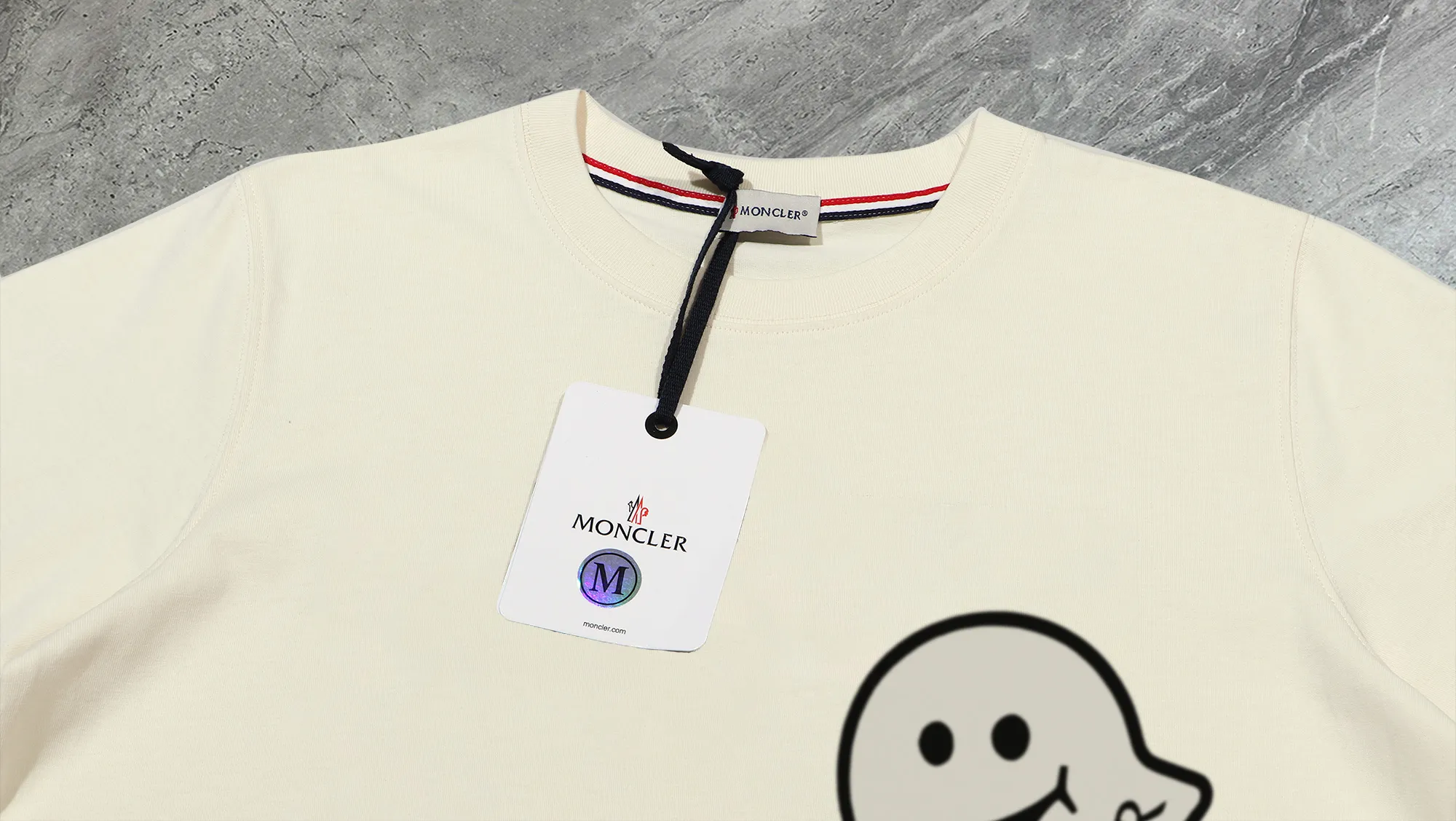 P210 High-version sweatshirt) [Long-term stock] 〖𝐌𝐎𝐍𝐂𝐋𝐄𝐑~Mask〗 Made of 440g heavy-weight fabric. It is different from the market currency. It can be matched with any variety and is properly handsome. 😎The whole dress is made of double waistcoats. The double waistcoats make the whole dress more three-dimensional. Not ordinary factories can do such fine work. 2025 Spring runway version of the T stage, on sale at the counter, round neck terry sweatshirt, high-end double-strand pure cotton, custom-made stretch ribs, dyed in the same vat, complete with three standards, matched with exquisite embroidered LOGO on the chest, simple and advanced, same style for men and women. Color: black, apricot, white, size: S M L XL 2XL