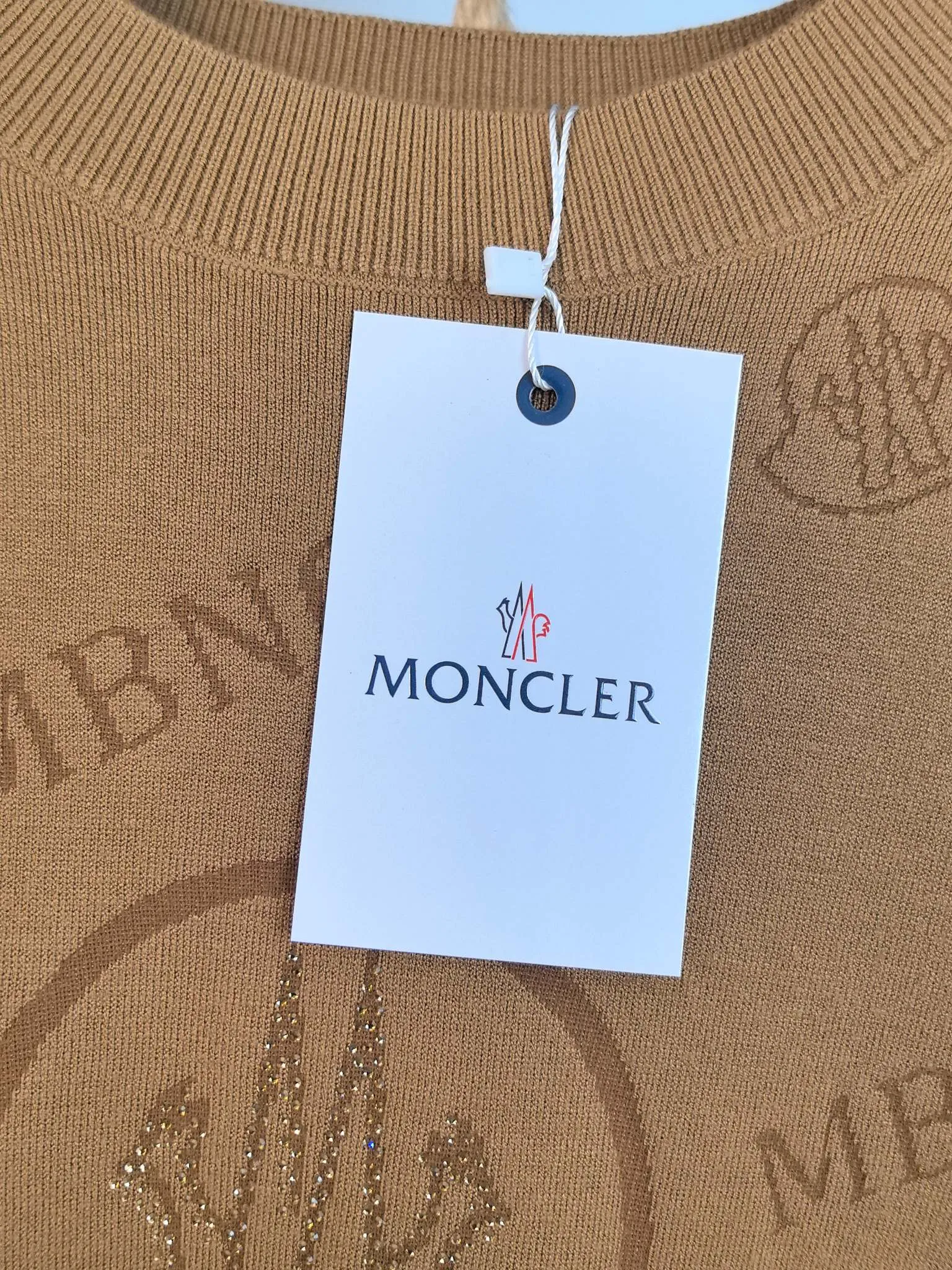 P440 MONCLER 2025 new knitted crew neck sweater, technical wool blended fabric, soft and comfortable, comfortable and breathable upper body, skin-friendly and non-irritating, unique design style, whether worn alone or matched, it is a versatile item, highlighting the personality of young people, extremely high-grade, and handsome upper body! Size: M-3XL