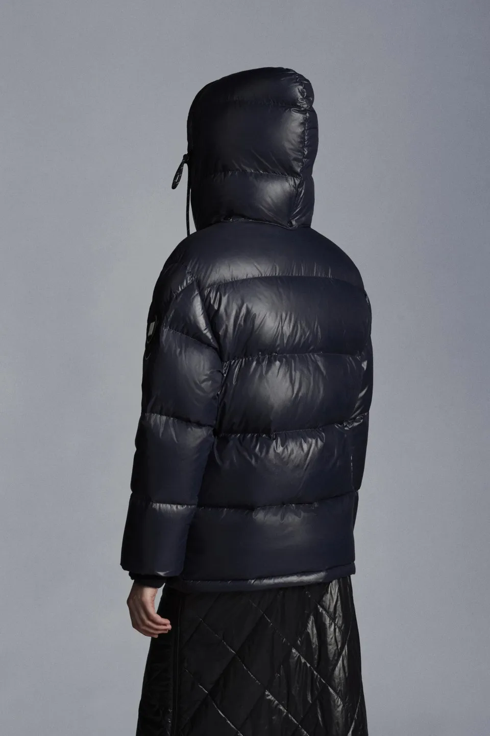 The P740 muzzled #Anthemyx men's jacket is made of shiny patented nylon and is a boutique #046 model from the 7 Moncler Frgmt Hiroshi Fujiwara collection.