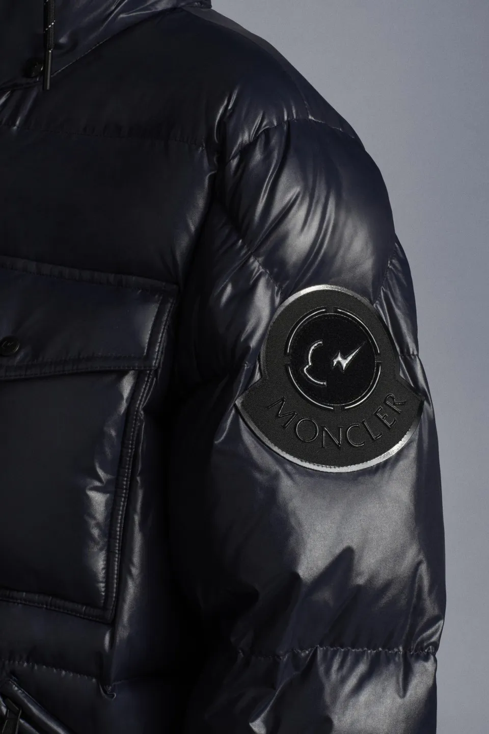 The P740 muzzled #Anthemyx men's jacket is made of shiny patented nylon and is a boutique #046 model from the 7 Moncler Frgmt Hiroshi Fujiwara collection.