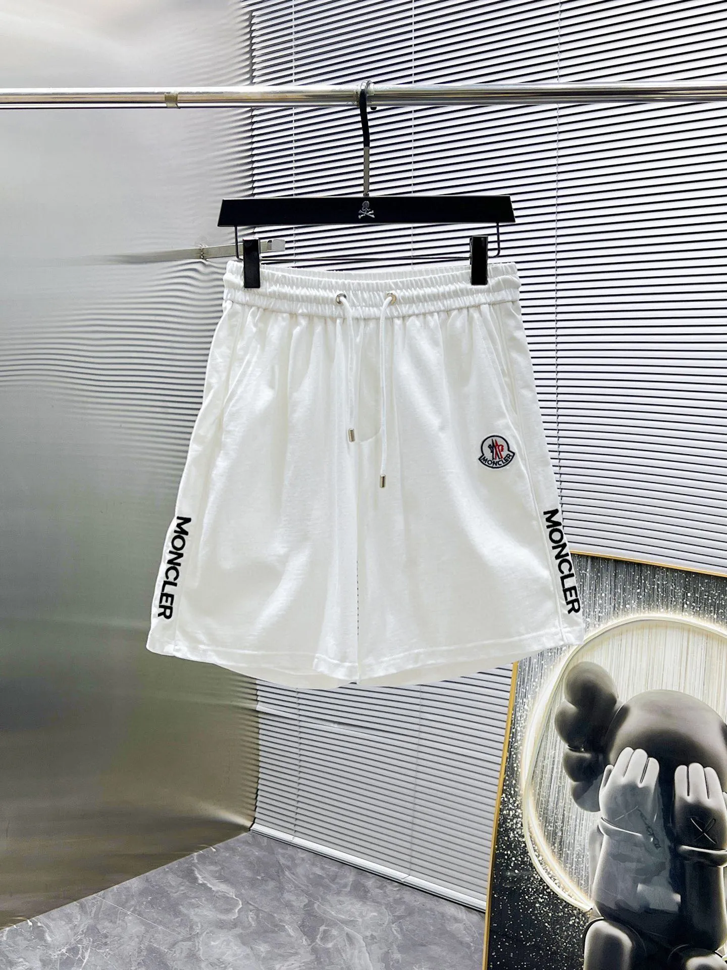 P560 Brand [MONCLER Mouth Covered] 2025 round neck short-sleeved shorts suit. The pure cotton fabric upper body will not be stuffy, the smooth and comfortable skin-friendly effect is more breathable, the fabric has its own texture, classic logo technology, a new interpretation from a unique angle, the first choice for fashion and versatility! Size: M-3XL (maximum wear: 190 pounds)