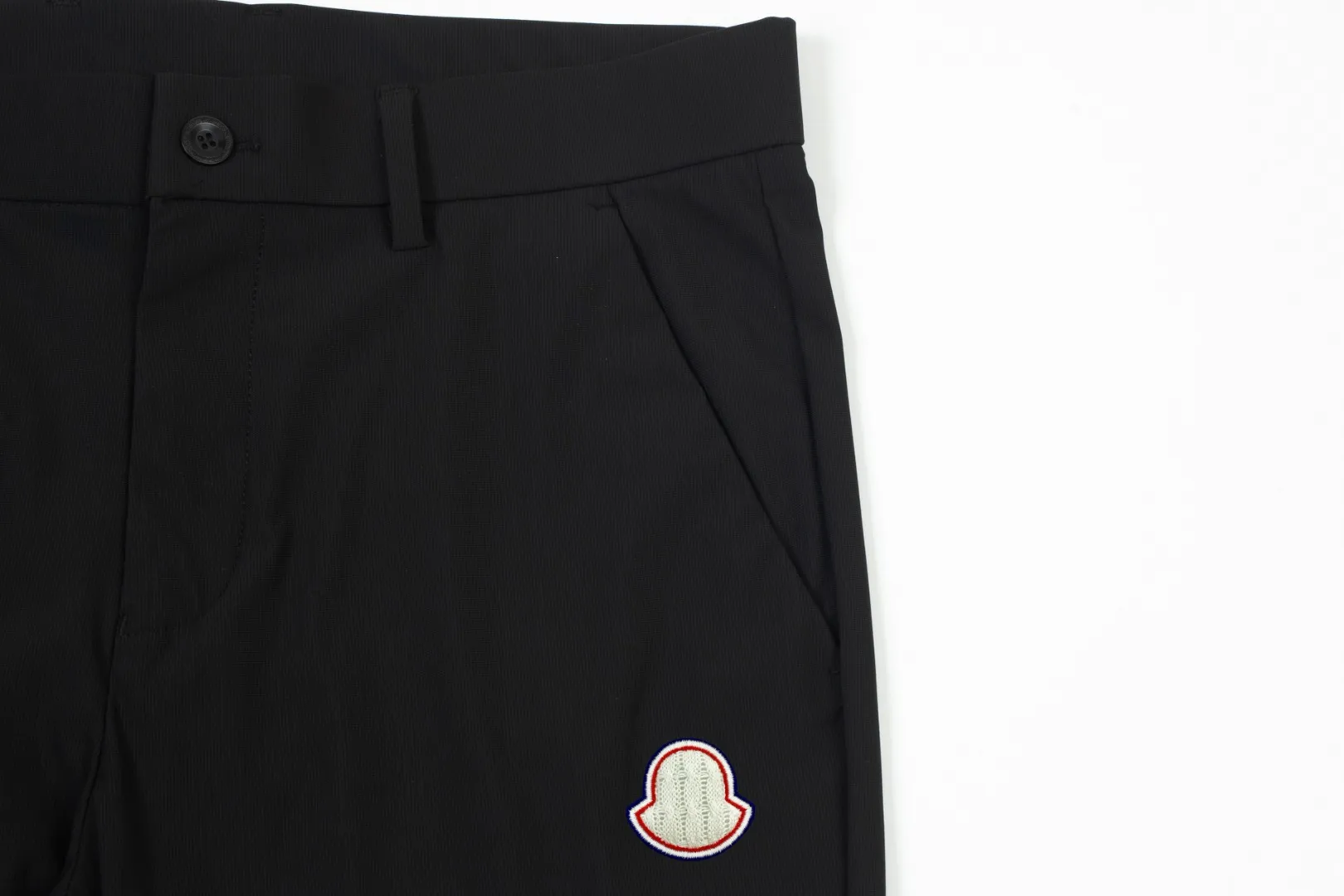 P250 Moncler spring and summer new model, two-color high-quality thin business casual fashionable ice silk trousers. Smooth, comfortable, anti-wrinkle and traceless good trousers. 🗯Soft texture, slightly elastic to the touch, cool ice silk trousers. Waist elastic band, fashionable version design. 🗯 Neat and neat line routing, suitable for both business and leisure! It can be easily controlled by all body types. Two classic colors are available. 🗯New summer product. Versatile and easy to match. The upper body is very simple, handsome and stylish. Both men and women can easily control it. Color: Black Gray Size: M-XXXL